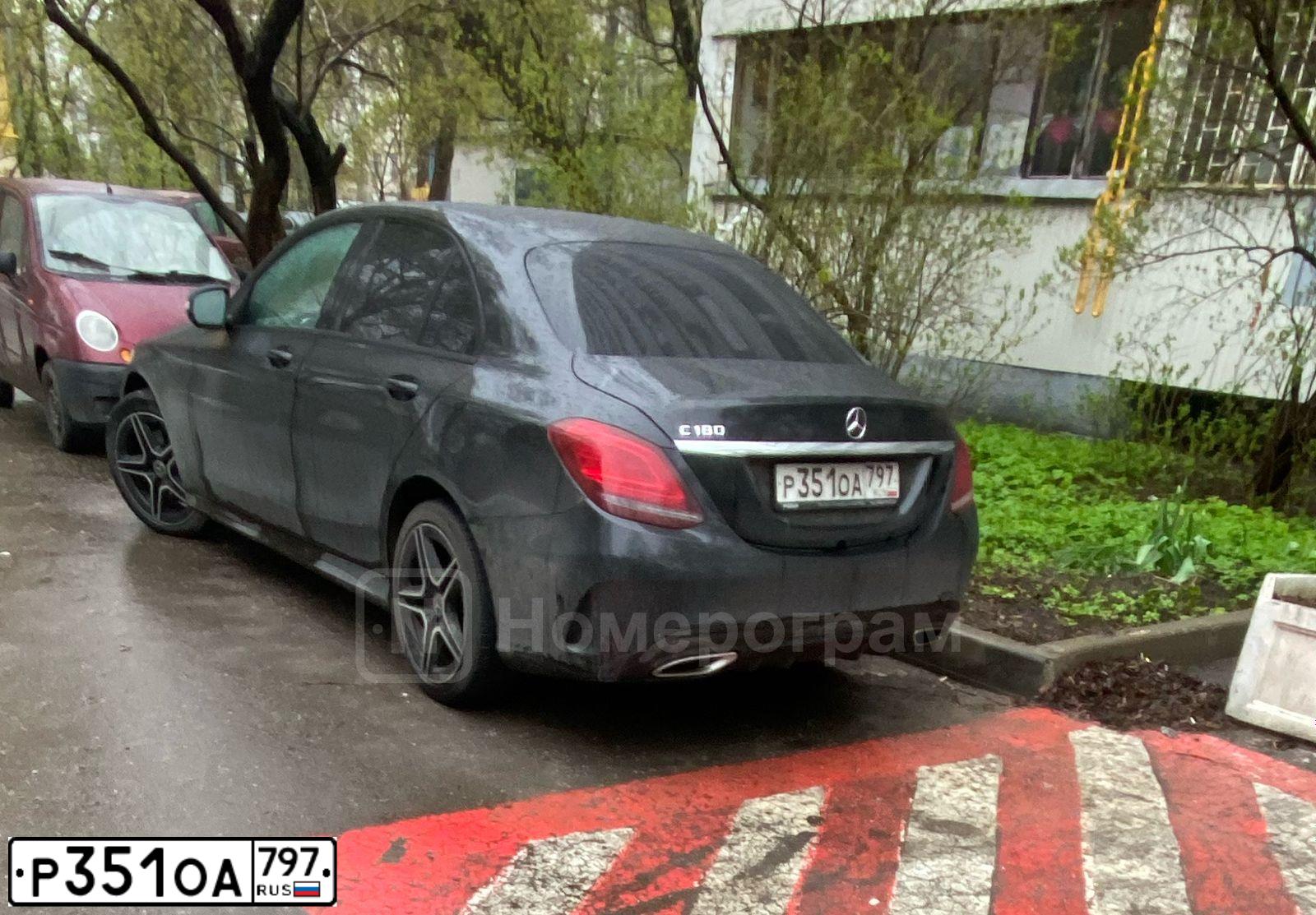 Фото автомобиля MERCEDES C-KLASSE, 2018 — госномер Р351ОА797. Цвет: ЧЕРНЫЙ