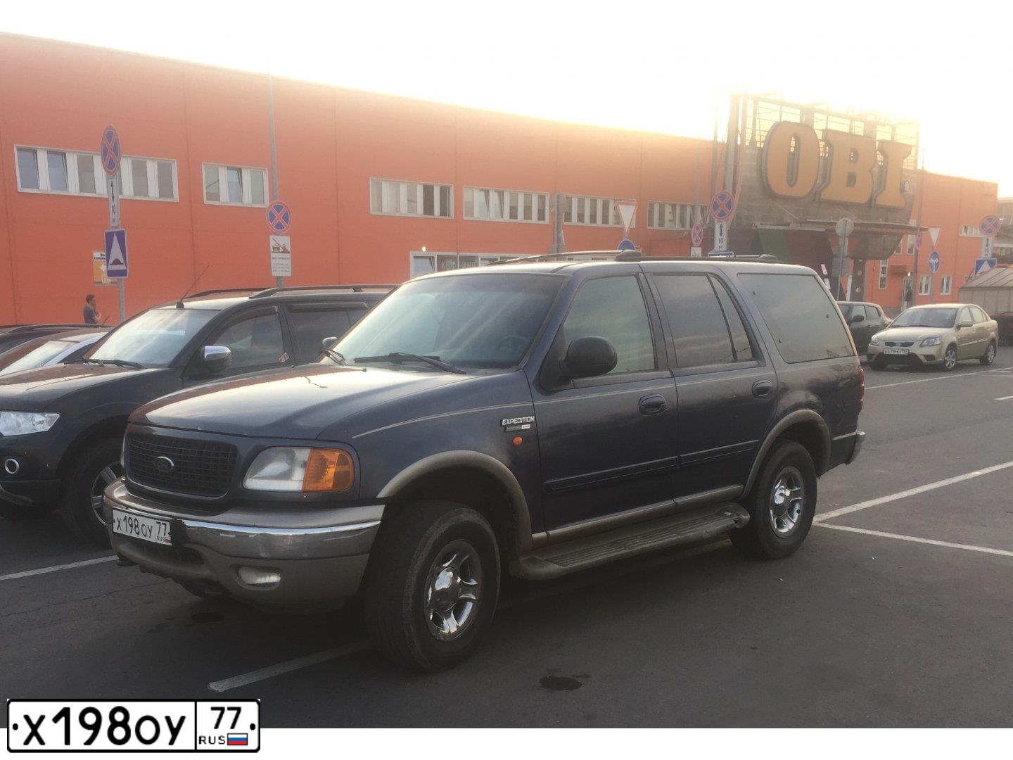 Фото автомобиля NISSAN PATHFINDER, 2011 — госномер Х198ОУ77. Цвет: КОРИЧНЕВЫЙ