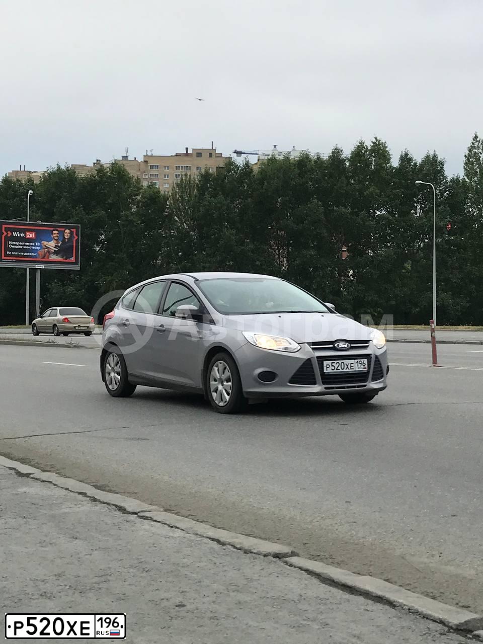 Фото автомобиля FORD FOCUS, 2012 — госномер Р520ХЕ196. Цвет: ГОЛУБОЙ