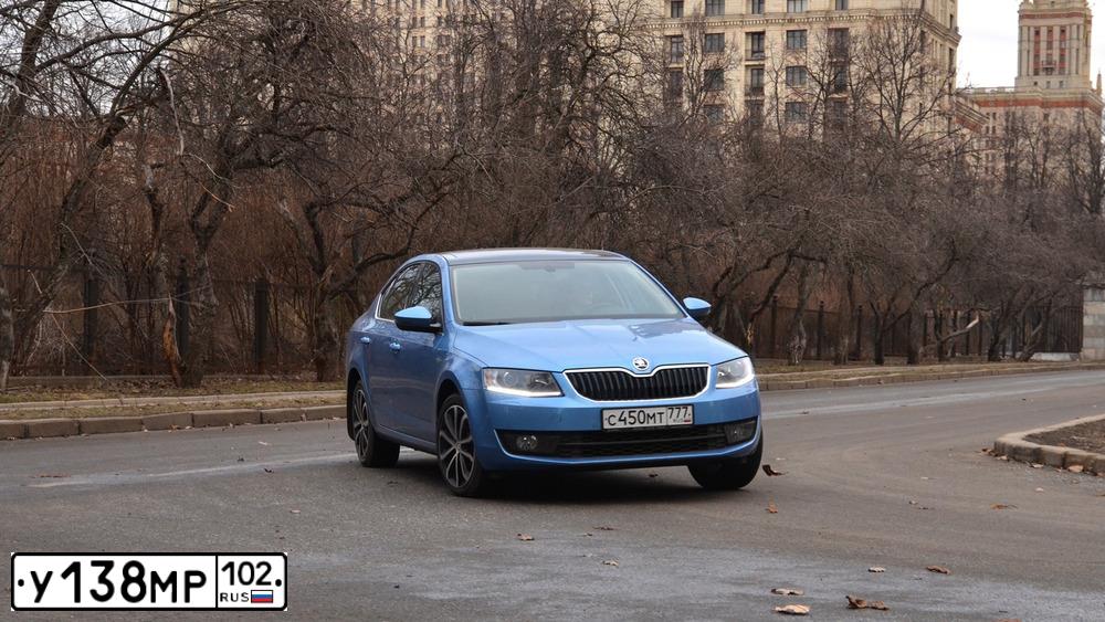 Фото автомобиля SKODA OCTAVIA, 2017 — госномер М155НУ186. Цвет: Белый