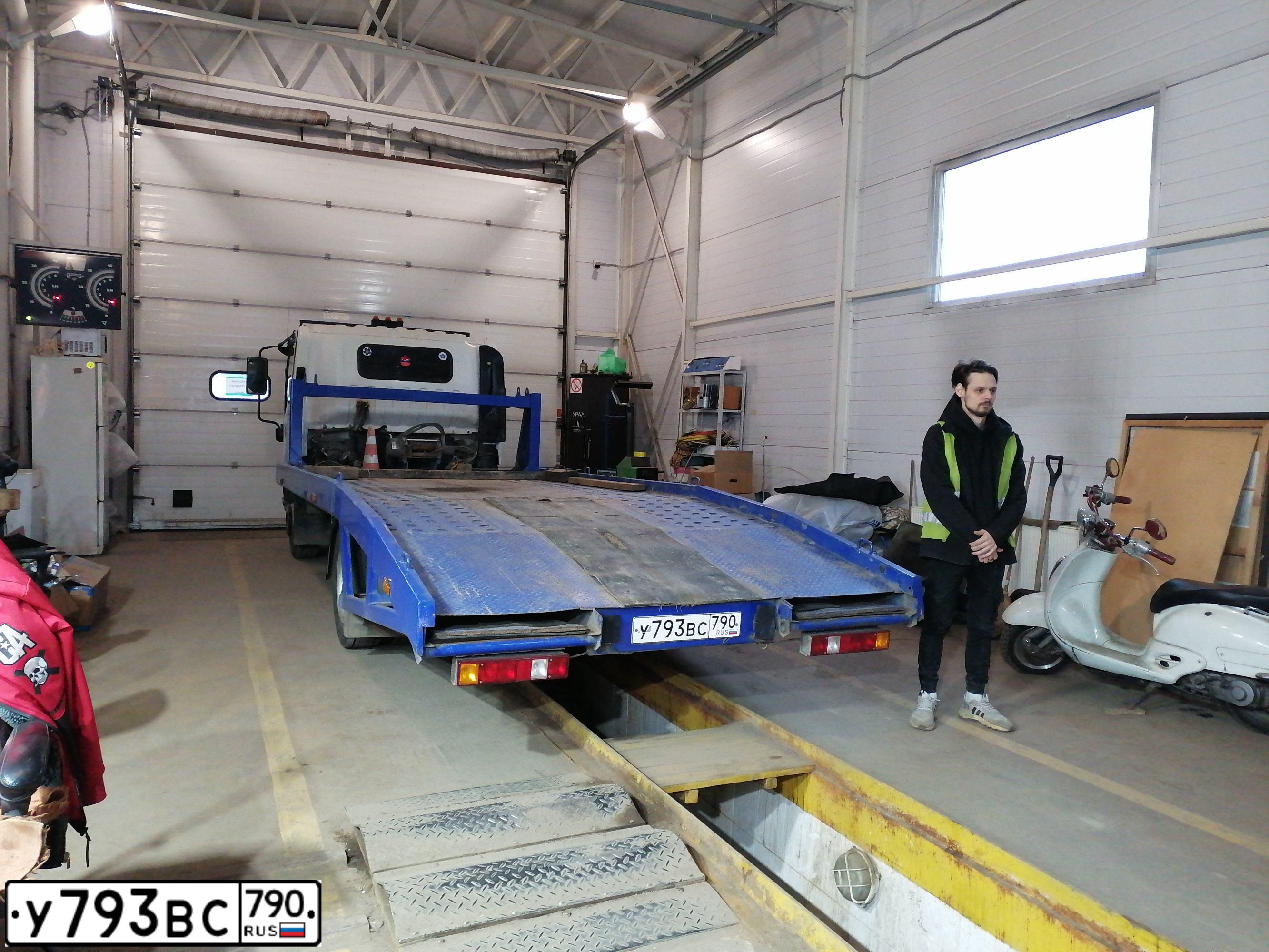 Фото автомобиля ISUZU U NPR, 2011 — госномер К423РО52. Цвет: Белый