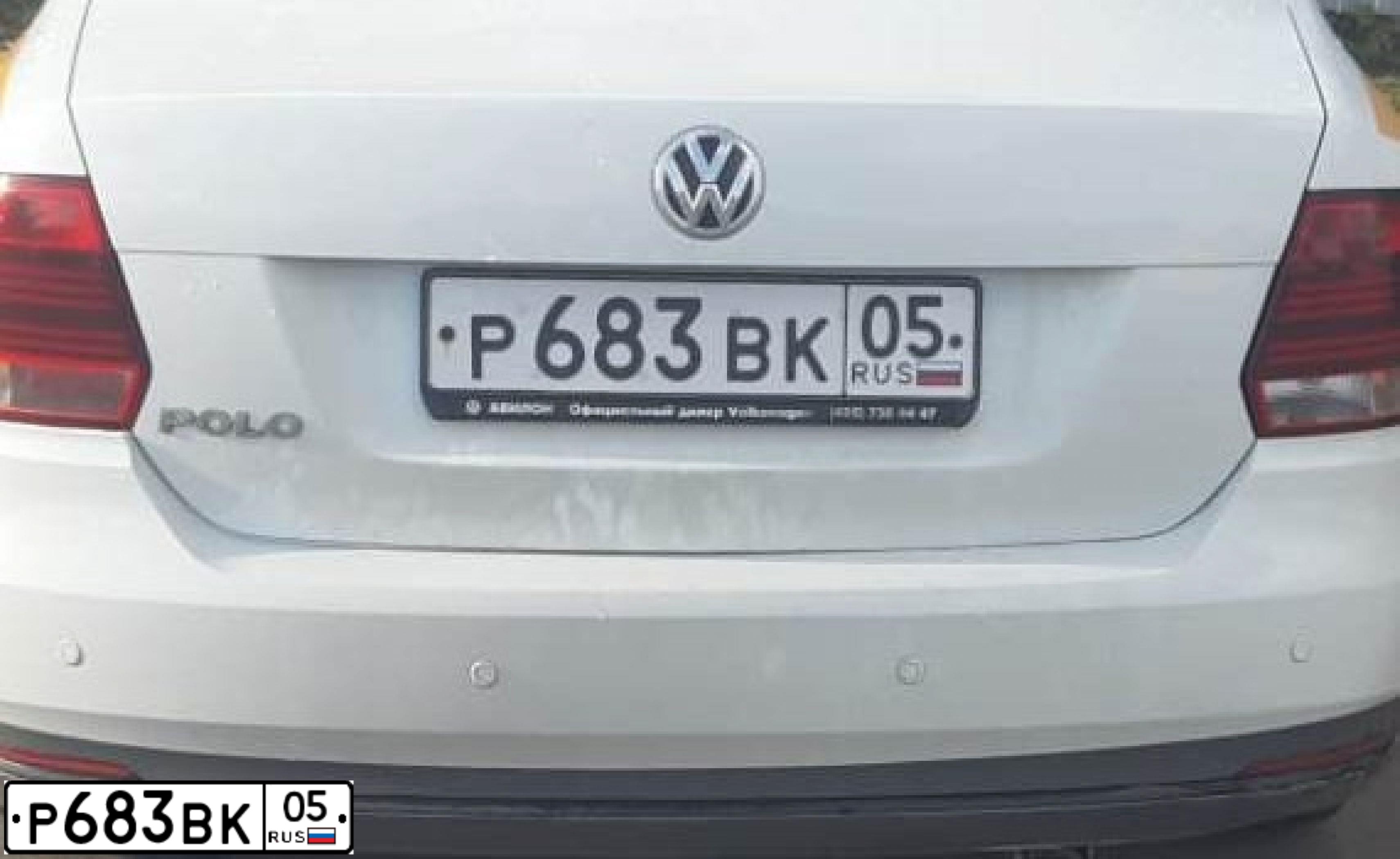 Фото автомобиля VOLKSWAGEN POLO, 2018 — госномер Р683ВК05. Цвет: БЕЛЫЙ ЖЕЛТЫЙ СЕРЫЙ