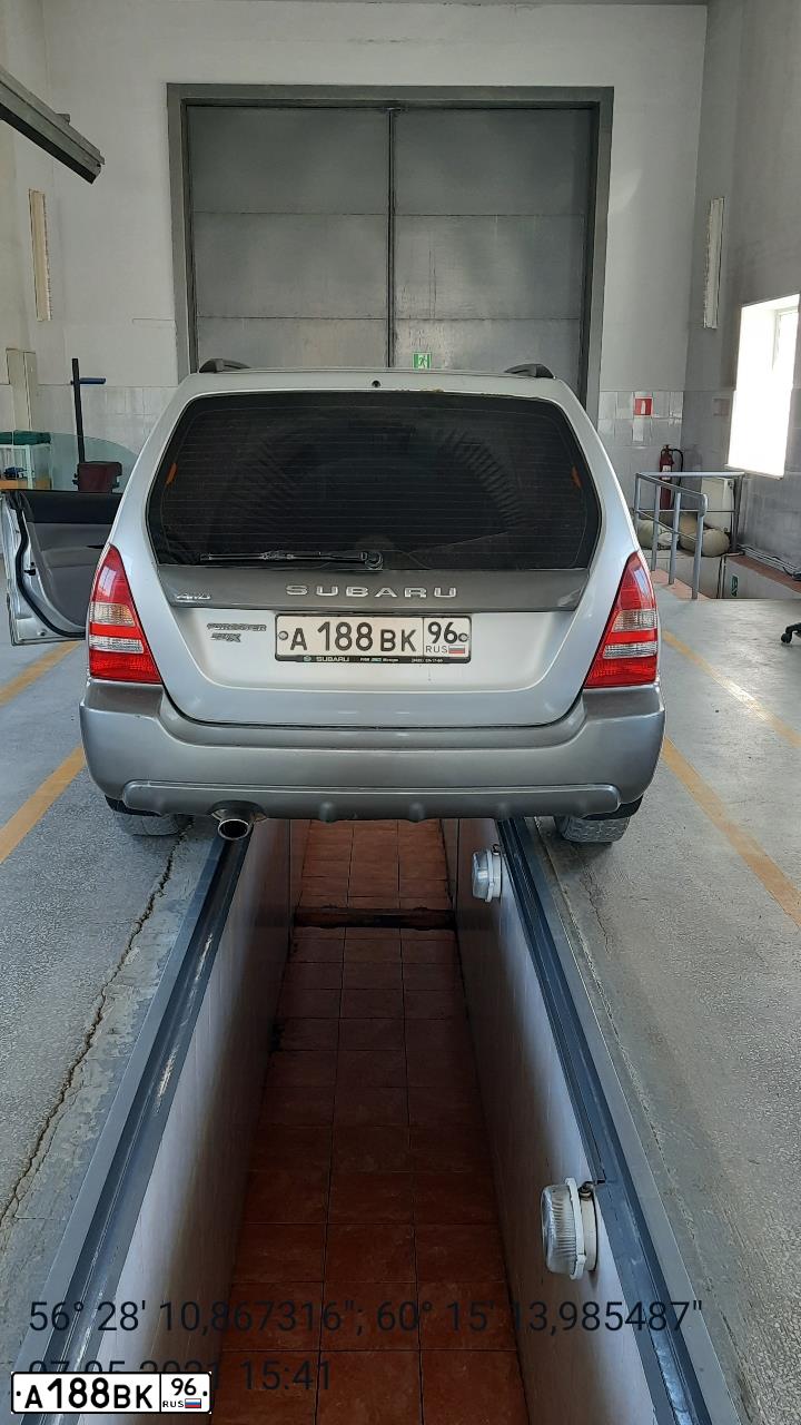 Фото автомобиля SUBARU FORESTER, 2003 — госномер Т803ХЕ196. Цвет: СВЕТЛО-СЕРЫЙ