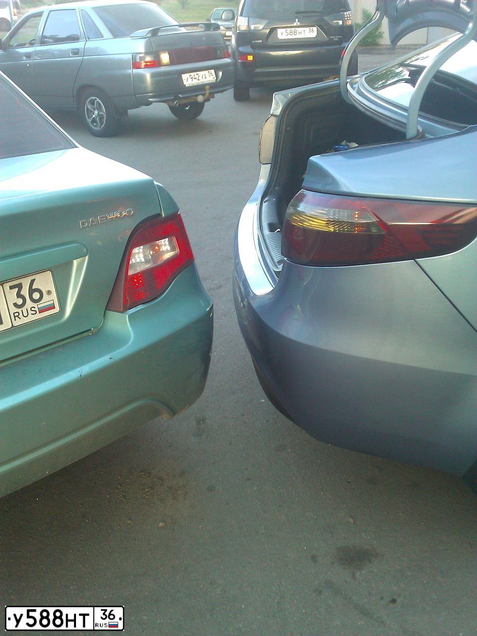 Фото автомобиля MITSUBISHI OUTLANDER, 2007 — госномер У588НТ36. Цвет: ЧЕРНЫЙ