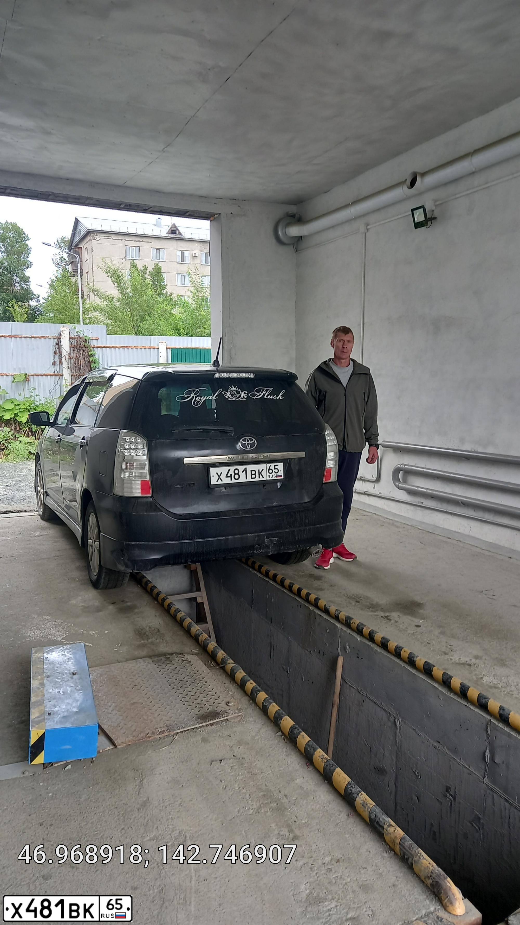 Фото автомобиля TOYOTA WISH, 2003 — госномер Х481ВК65