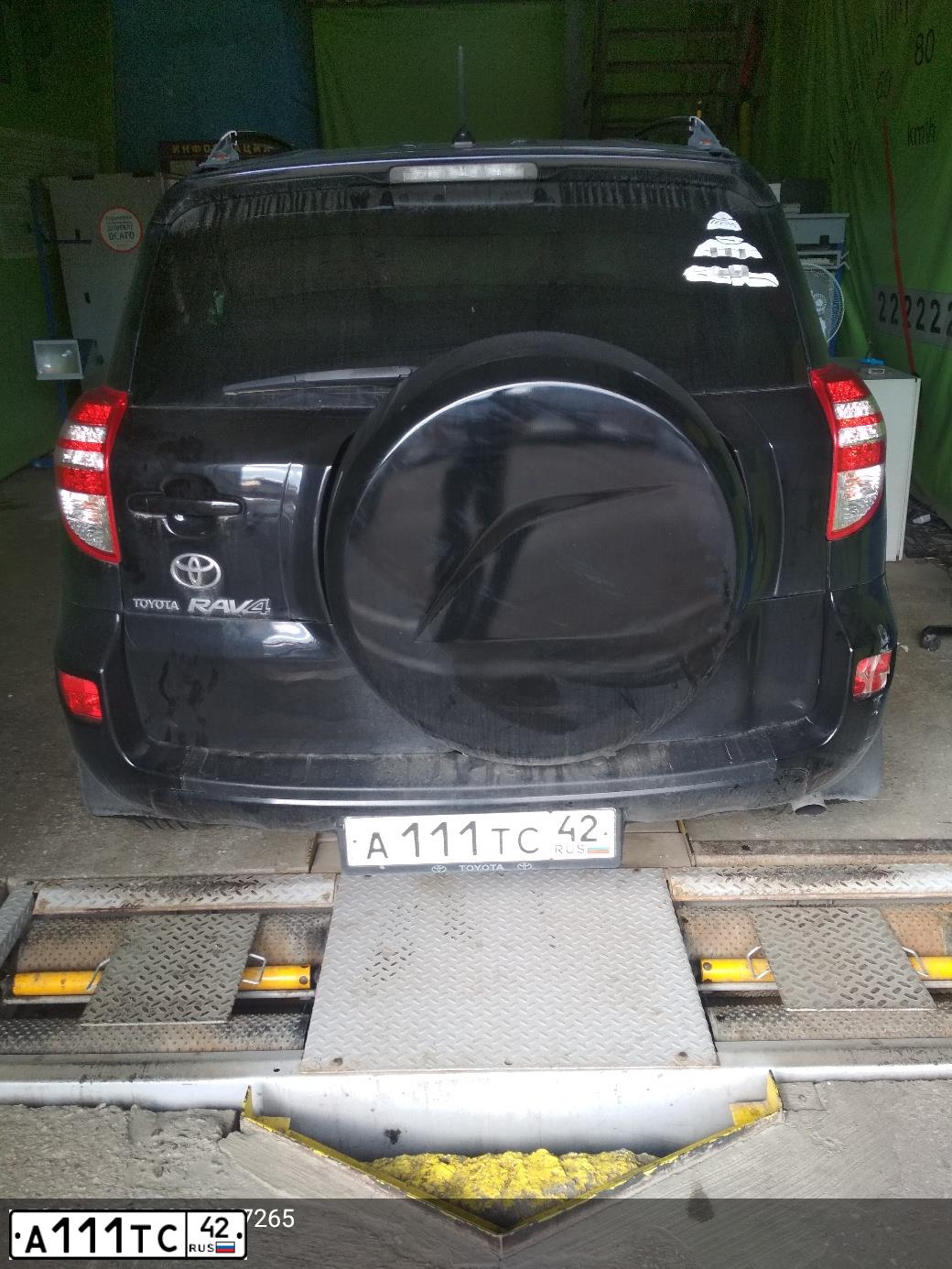 Фото автомобиля TOYOTA RAV4, 2010 — госномер А111ТС42. Цвет: ЧЕРНЫЙ