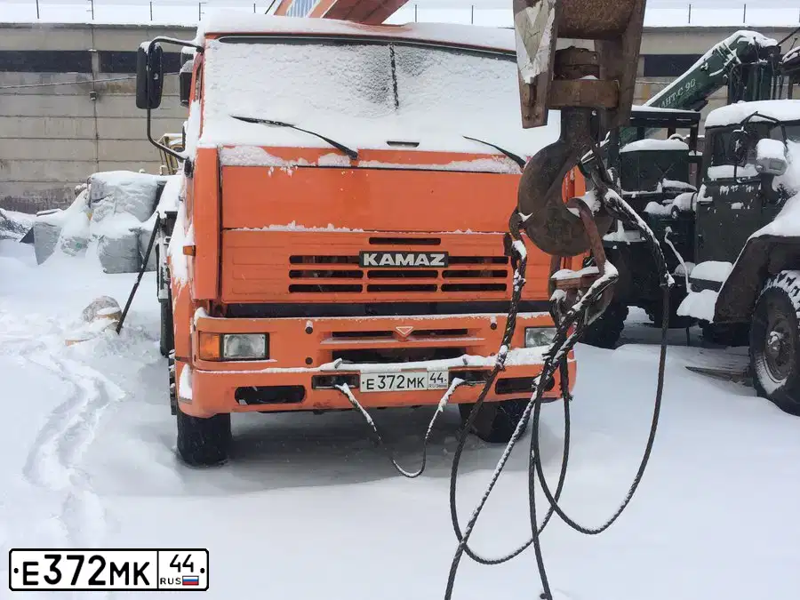 Фото автомобиля KAMAZ 53605 /4X2/, 2007 — госномер Е372МК44. Цвет: Оранжевый
