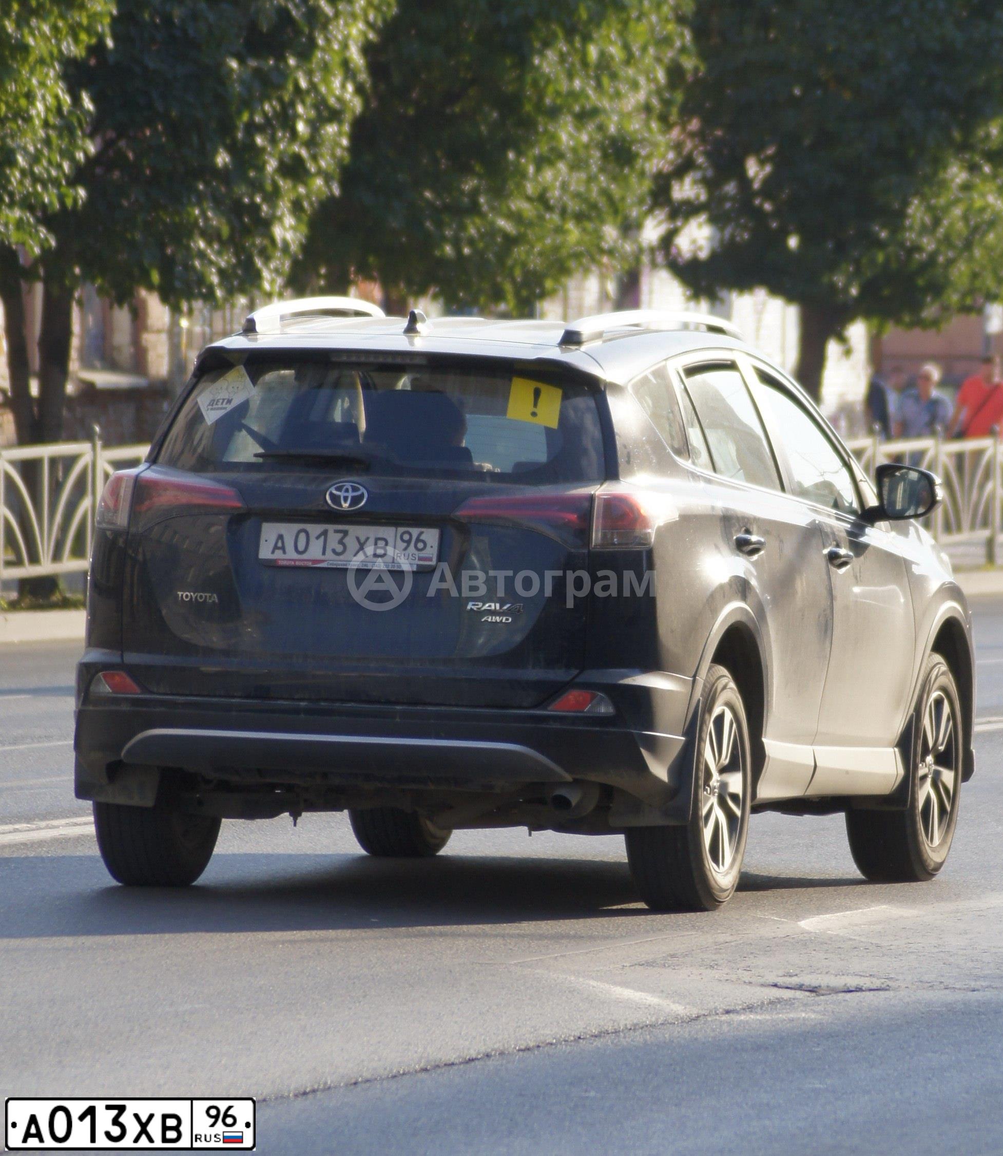 Фото автомобиля AUDI Q5, 2010 — госномер А013ХВ96. Цвет: СЕРЫЙ