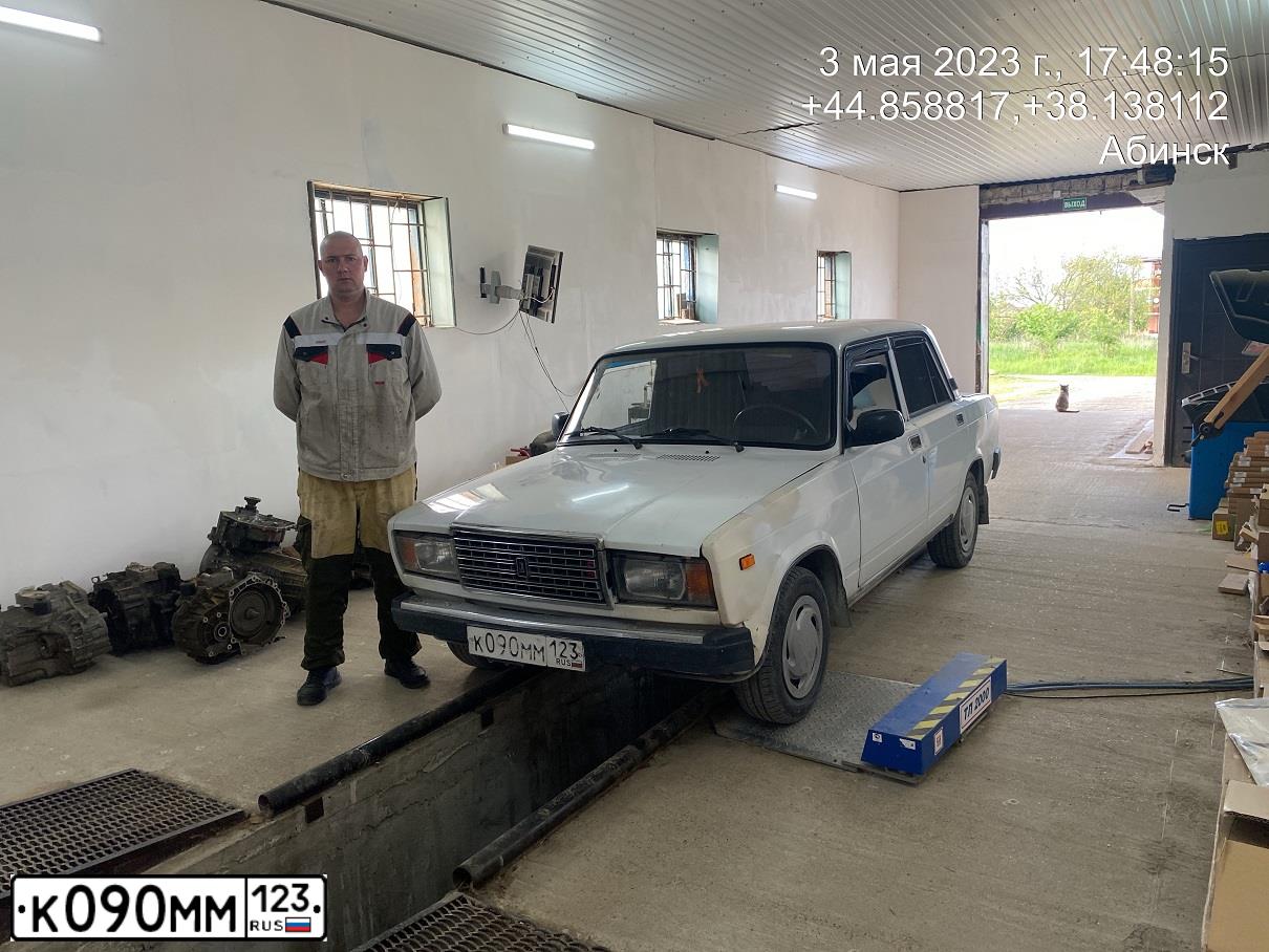 Фото автомобиля AUDI 80, 1990 — госномер Н474ВН193. Цвет: ТЕМНО-СИНИЙ