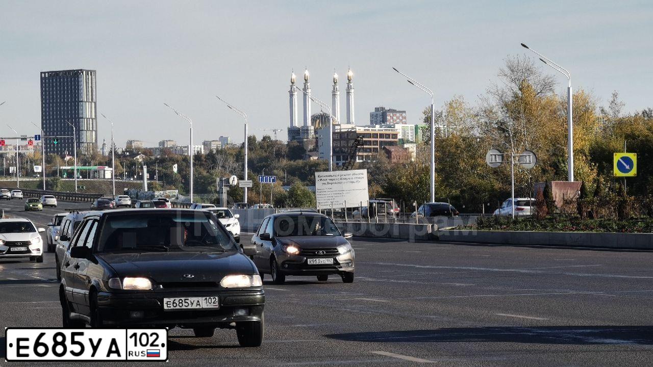 Фото автомобиля LADA 2114 SAMARA, 2006 — госномер Е685УА102. Цвет: ЗОЛОТИСТЫЙ ТЕМНО-ЗЕЛЕНЫЙ