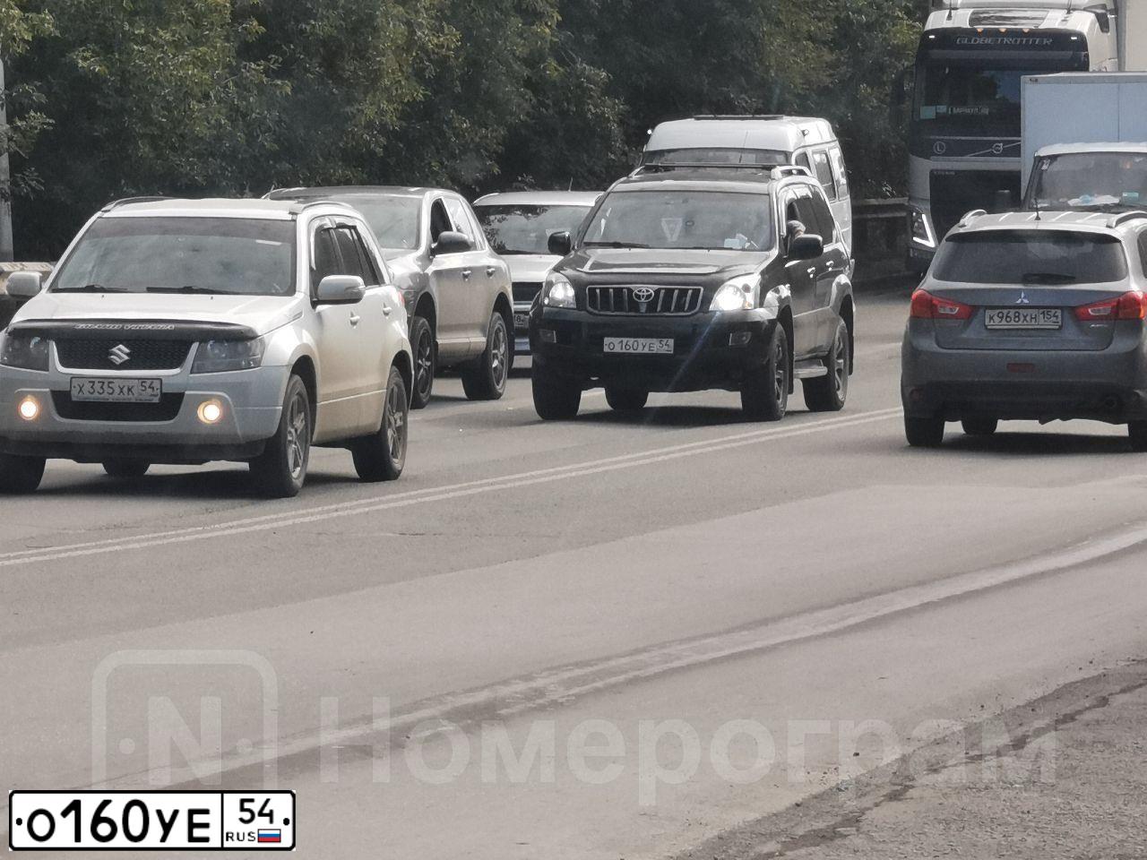 Фото автомобиля TOYOTA LAND CRUISER 120, 2008 — госномер Р686НО154. Цвет: ЧЕРНЫЙ