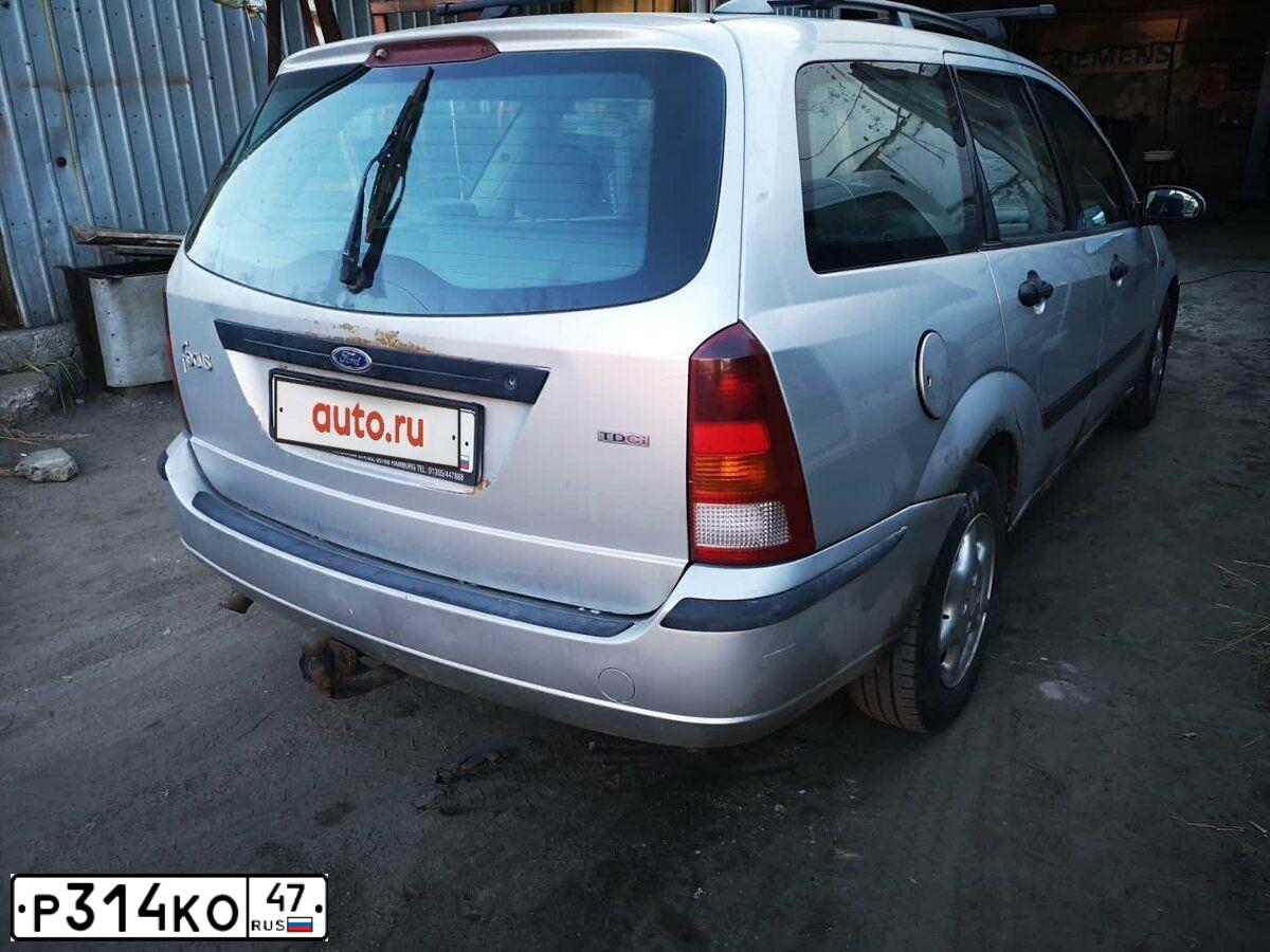 Фото автомобиля FORD FOCUS, 2002 — госномер Р314КО47. Цвет: Серебристый