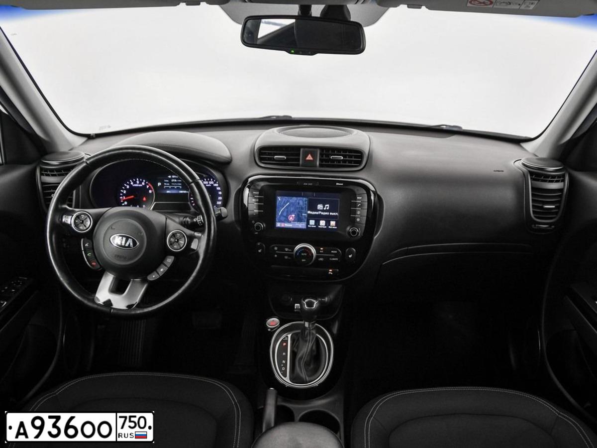 Фото автомобиля KIA SOUL, 2017 — госномер Р921СС799. Цвет: Белый