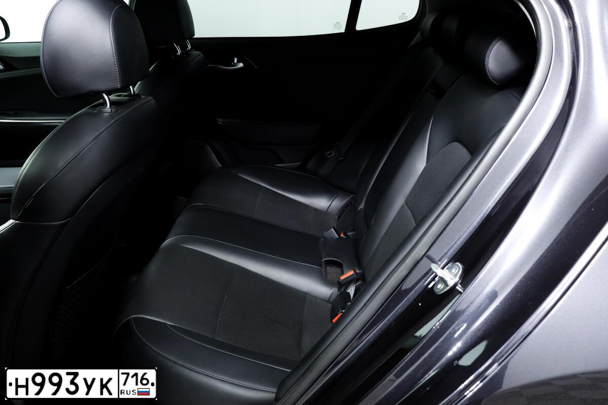 Фото автомобиля KIA STINGER, 2018 — госномер К532ТМ790. Цвет: СЕРЫЙ