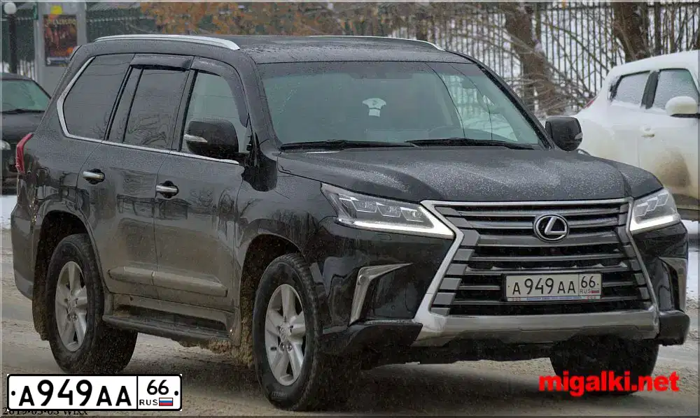 Фото автомобиля LEXUS LX, 2016 — госномер М246МР196. Цвет: ЧЕРНЫЙ