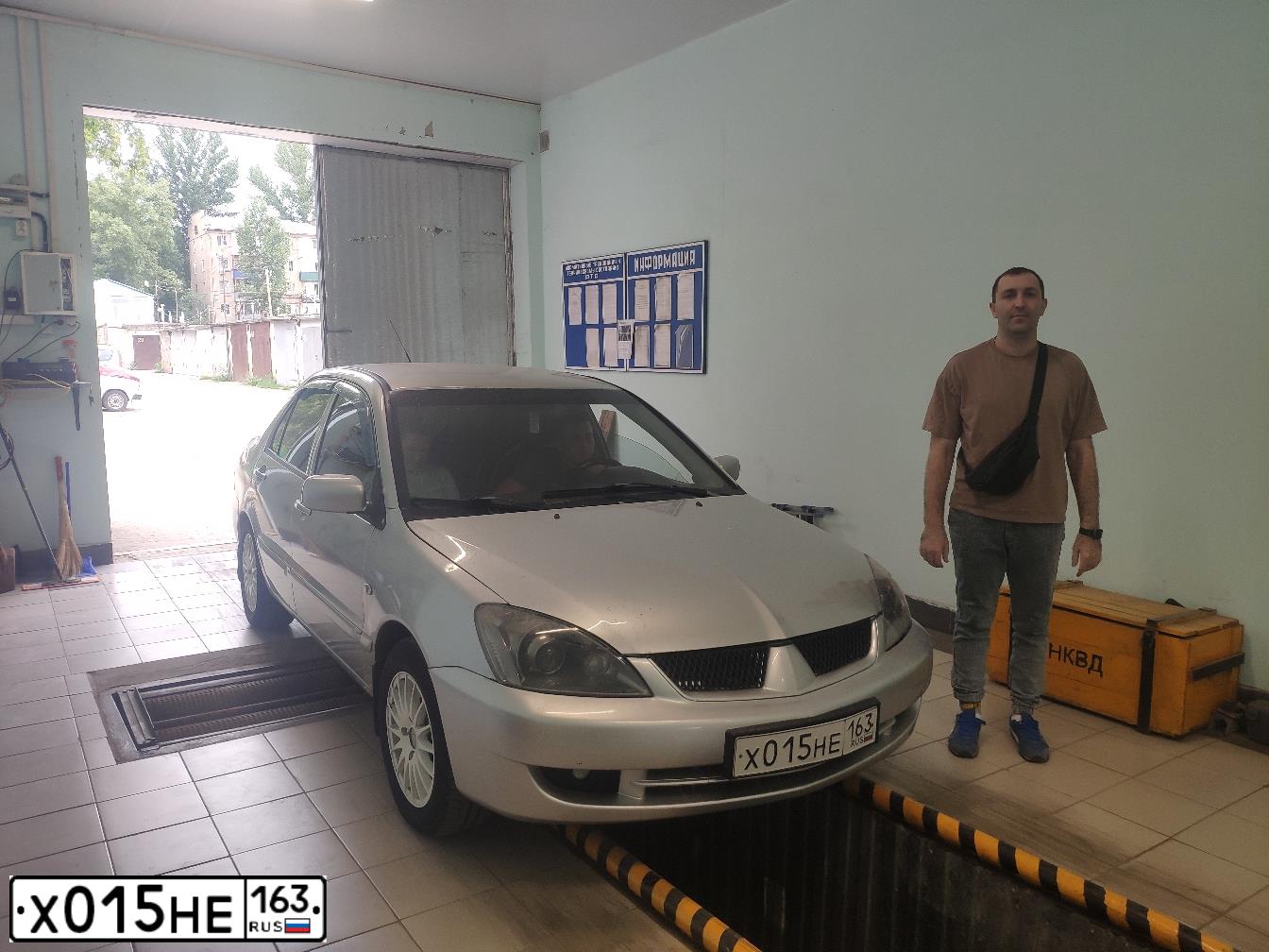 Фото автомобиля MITSUBISHI LANCER, 2005 — госномер Х015НЕ163. Цвет: СЕРЕБРИСТЫЙ