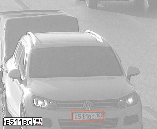 Фото автомобиля VOLKSWAGEN TOUAREG, 2014 — госномер Е511ВС180. Цвет: Белый