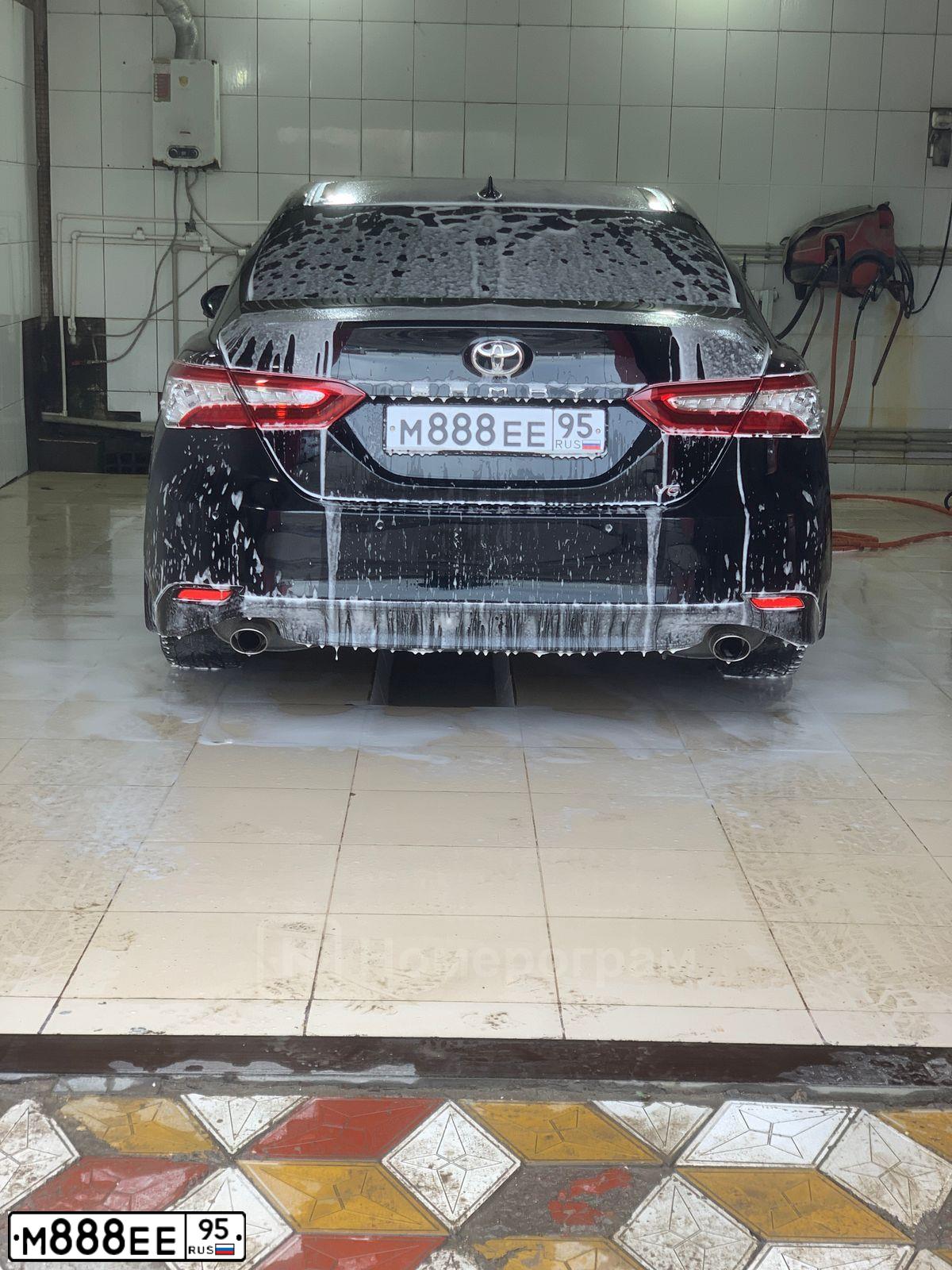 Фото автомобиля NISSAN PATROL, 2014 — госномер М888ЕЕ95. Цвет: КОМБИНИРОВАННЫЙ