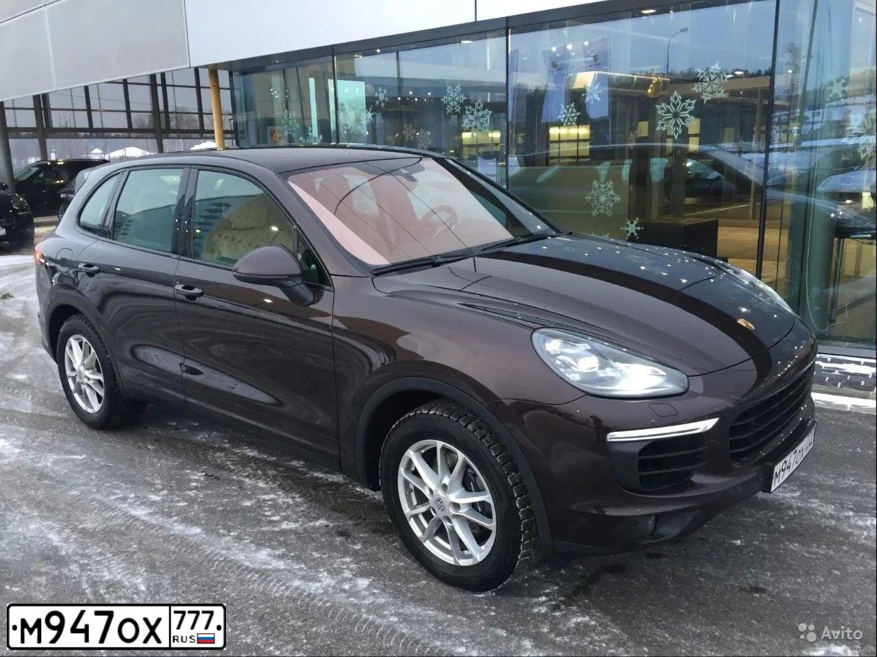 Фото автомобиля PORSCHE CAYENNE, 2015 — госномер У003НН61. Цвет: КОРИЧНЕВЫЙ