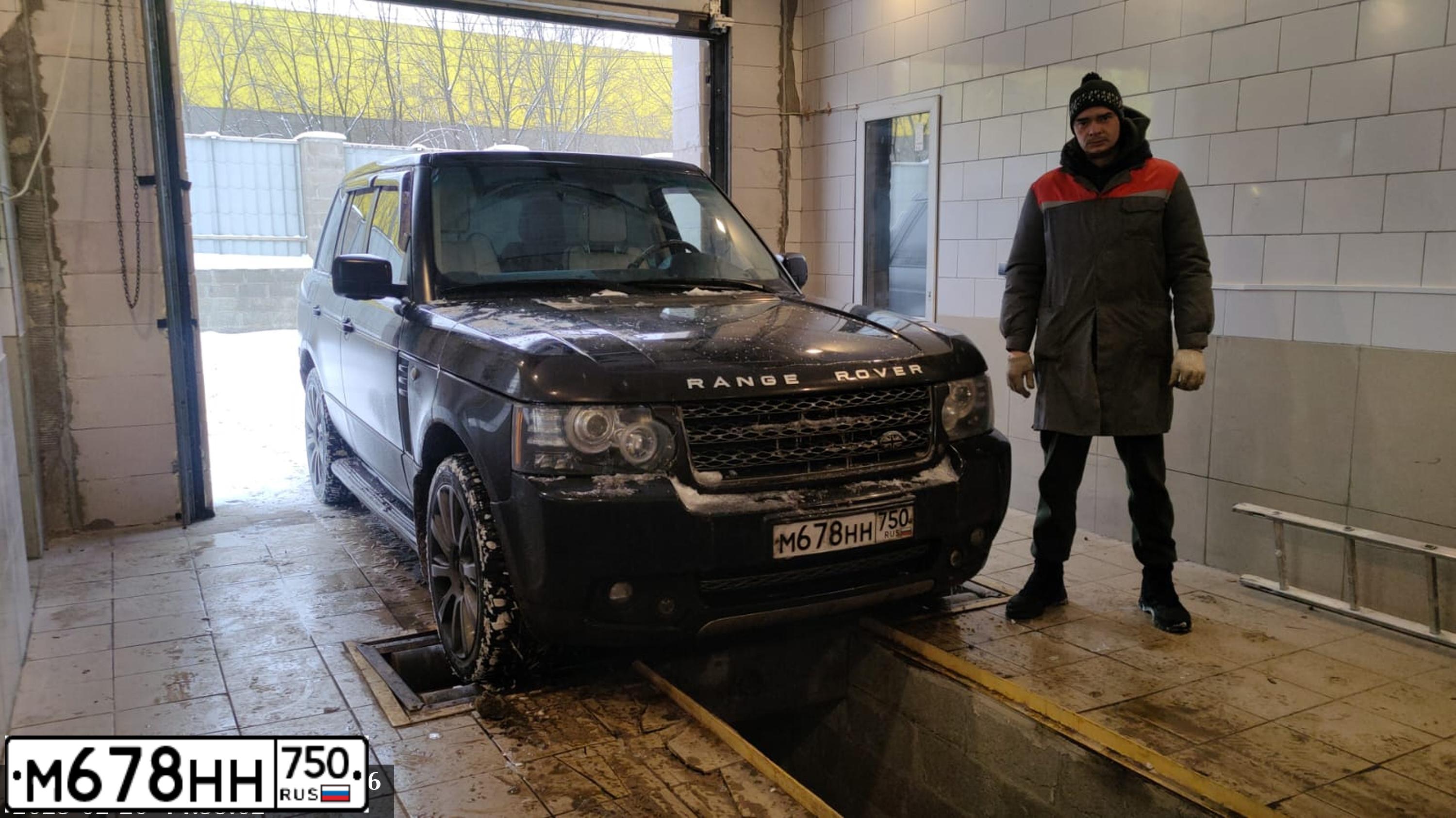 Фото автомобиля LANDROVER RANGE ROVER, 2012 — госномер М678НН750. Цвет: ТЕМНО-КОРИЧНЕВЫЙ