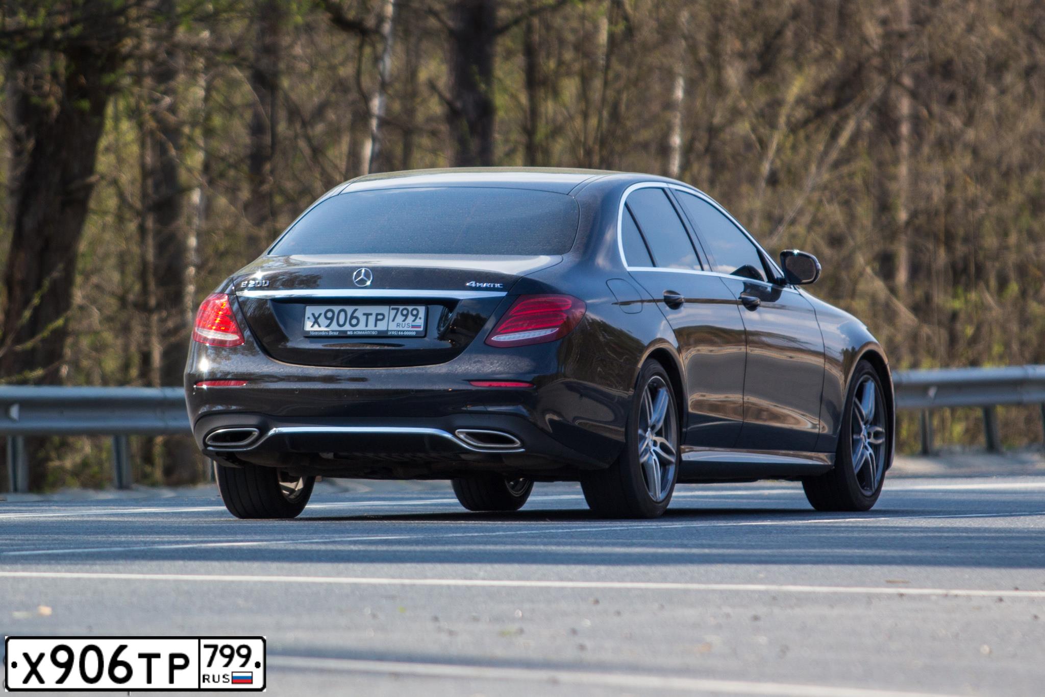 Фото автомобиля MERCEDES E-KLASSE, 2020 — госномер Х906ТР799. Цвет: черный