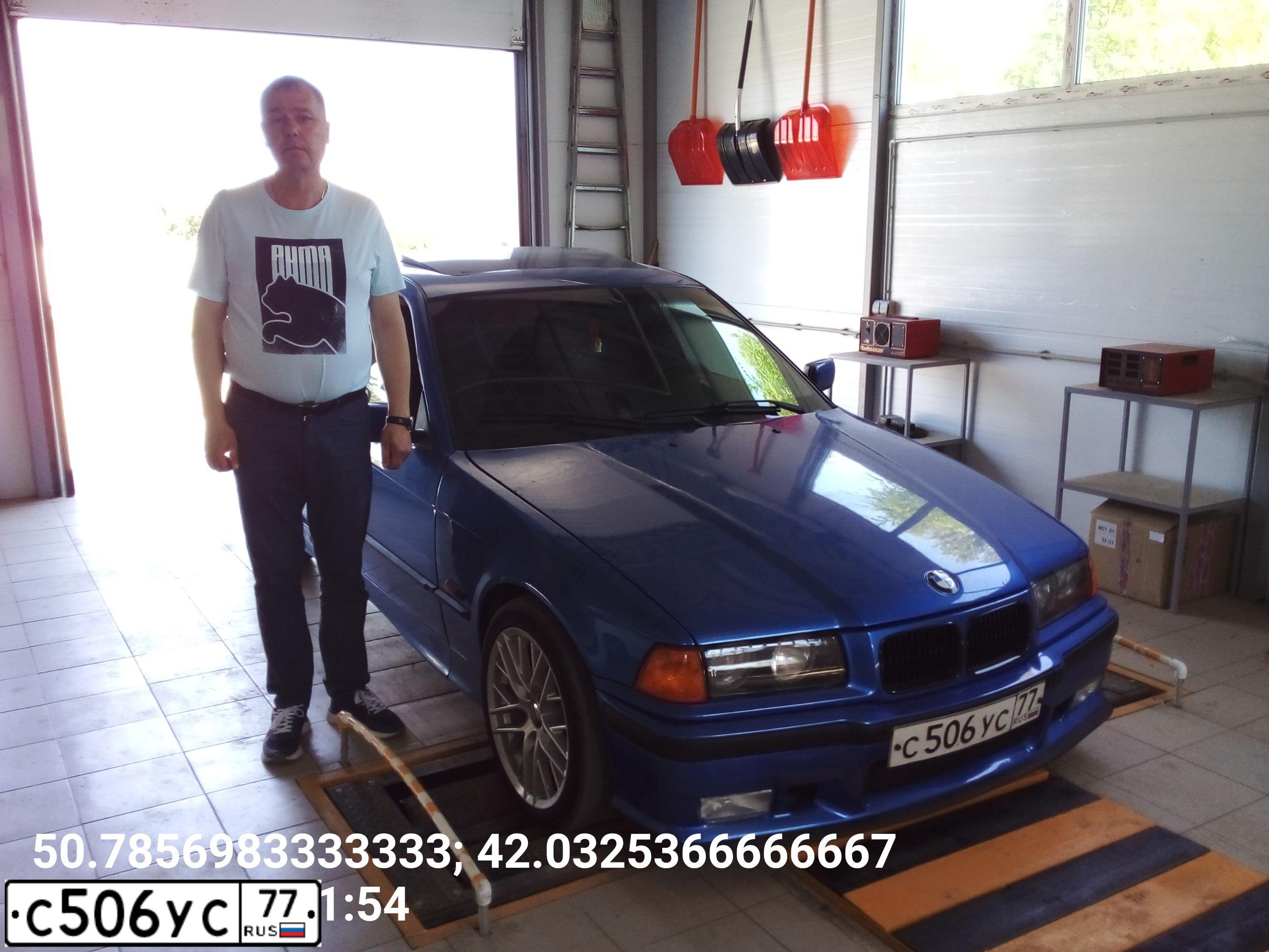 Фото автомобиля BMW SERIE 3, 1993 — госномер А333АВ77. Цвет: синий