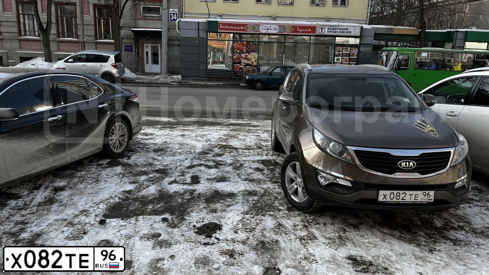 Фото автомобиля KIA RIO, 2015 — госномер Р998МХ196. Цвет: синий