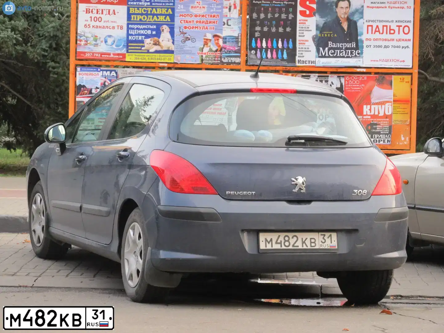 Фото автомобиля PEUGEOT 308, 2008 — госномер М482КВ31. Цвет: ТЕМНО-СИНИЙ