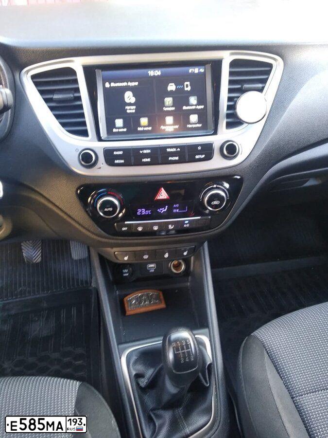 Фото автомобиля HYUNDAI SOLARIS, 2019 — госномер К231ОР193. Цвет: Белый