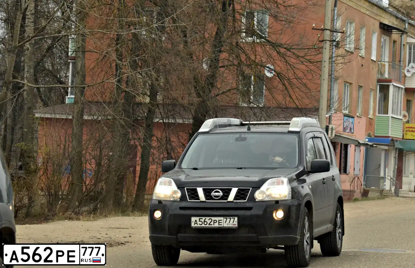 Фото автомобиля NISSAN X-TRAIL, 2008 — госномер А119ВУ138. Цвет: ЧЕРНЫЙ