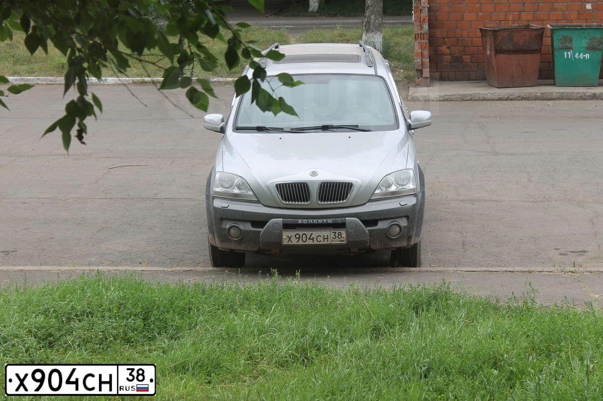 Фото автомобиля KIA SORENTO, 2003 — госномер С708ЕВ154. Цвет: СЕРЫЙ ТЕМНО СЕРЫЙ
