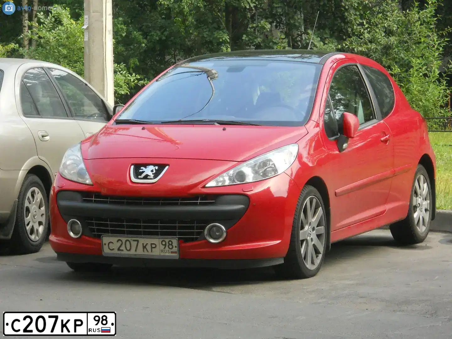 Фото автомобиля PEUGEOT 207, 2007 — госномер С207КР98. Цвет: Красный
