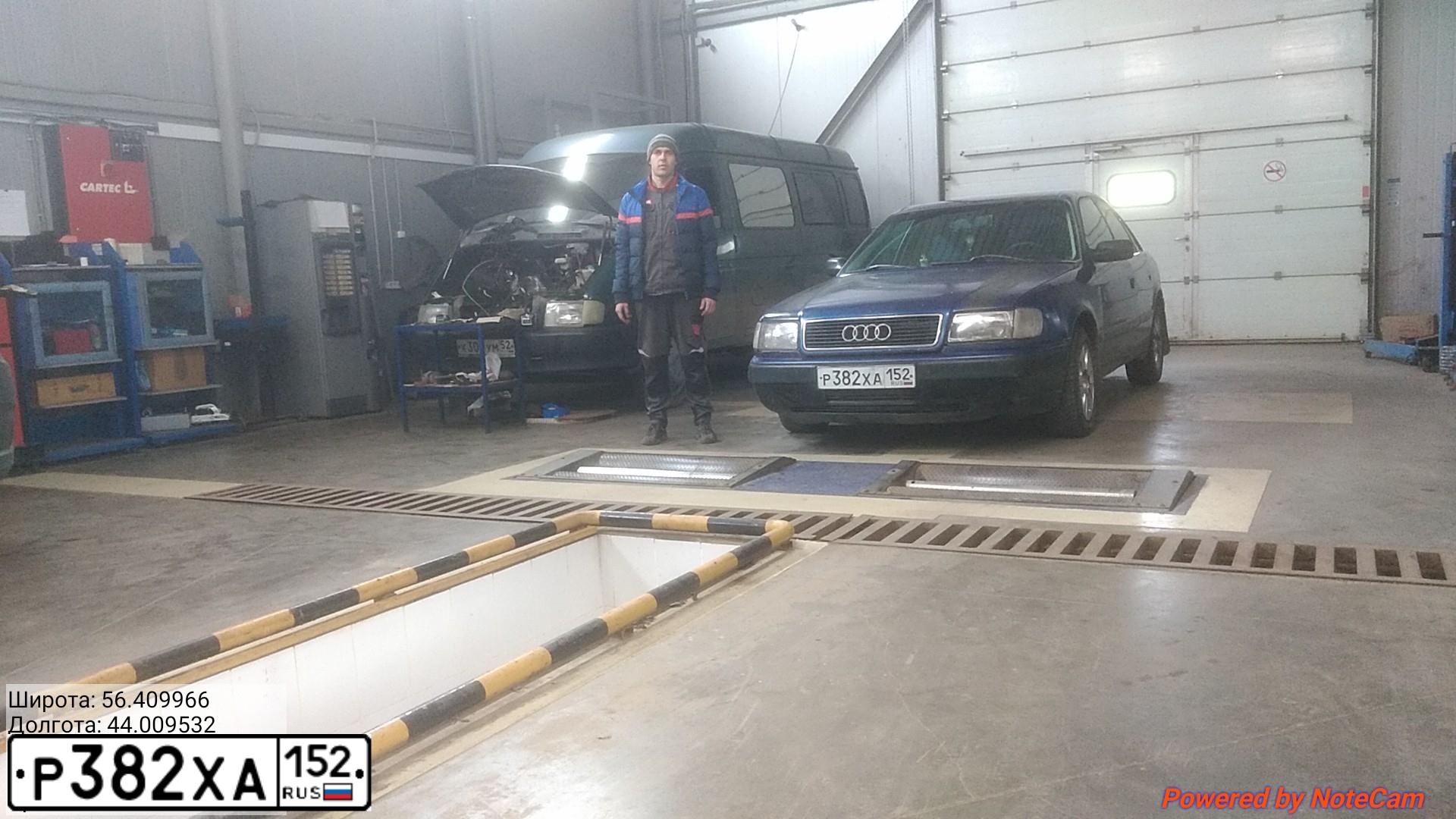 Фото автомобиля AUDI 100, 1991 — госномер М323МО164. Цвет: синий