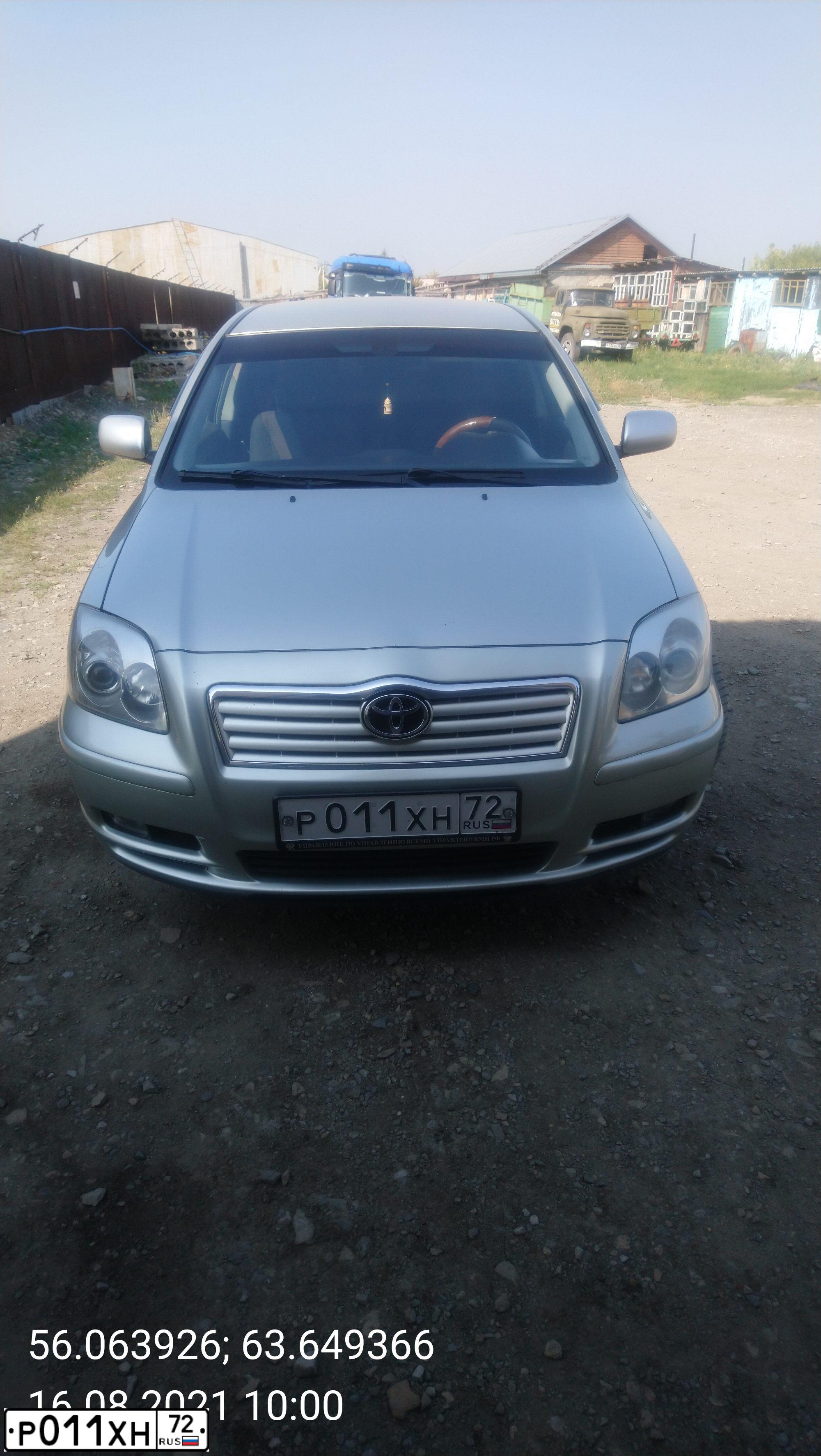 Фото автомобиля TOYOTA AVENSIS, 2004 — госномер Р011ХН72. Цвет: Серебристый