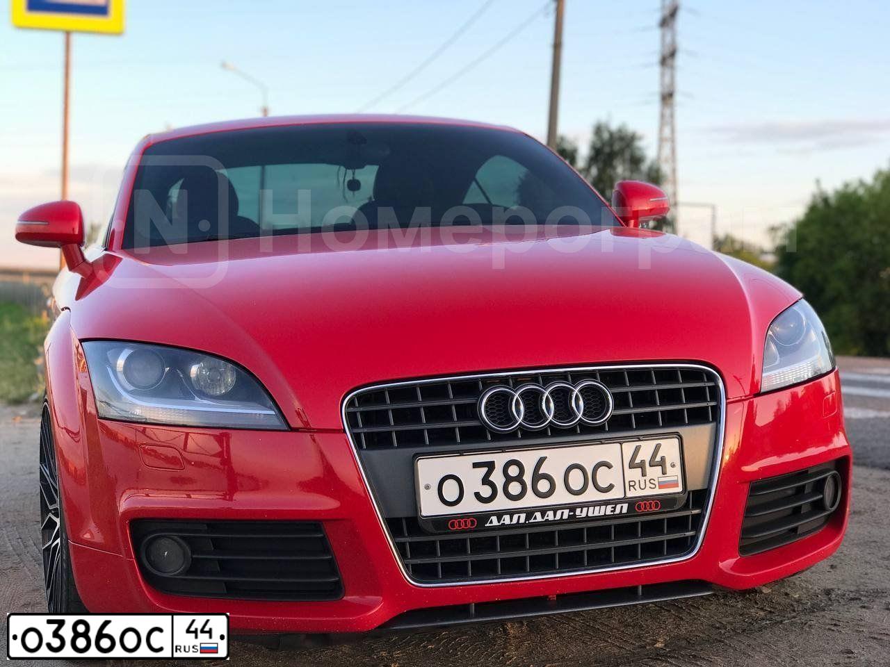 Фото автомобиля AUDI TT, 2008 — госномер Т220ОТ64. Цвет: Красный