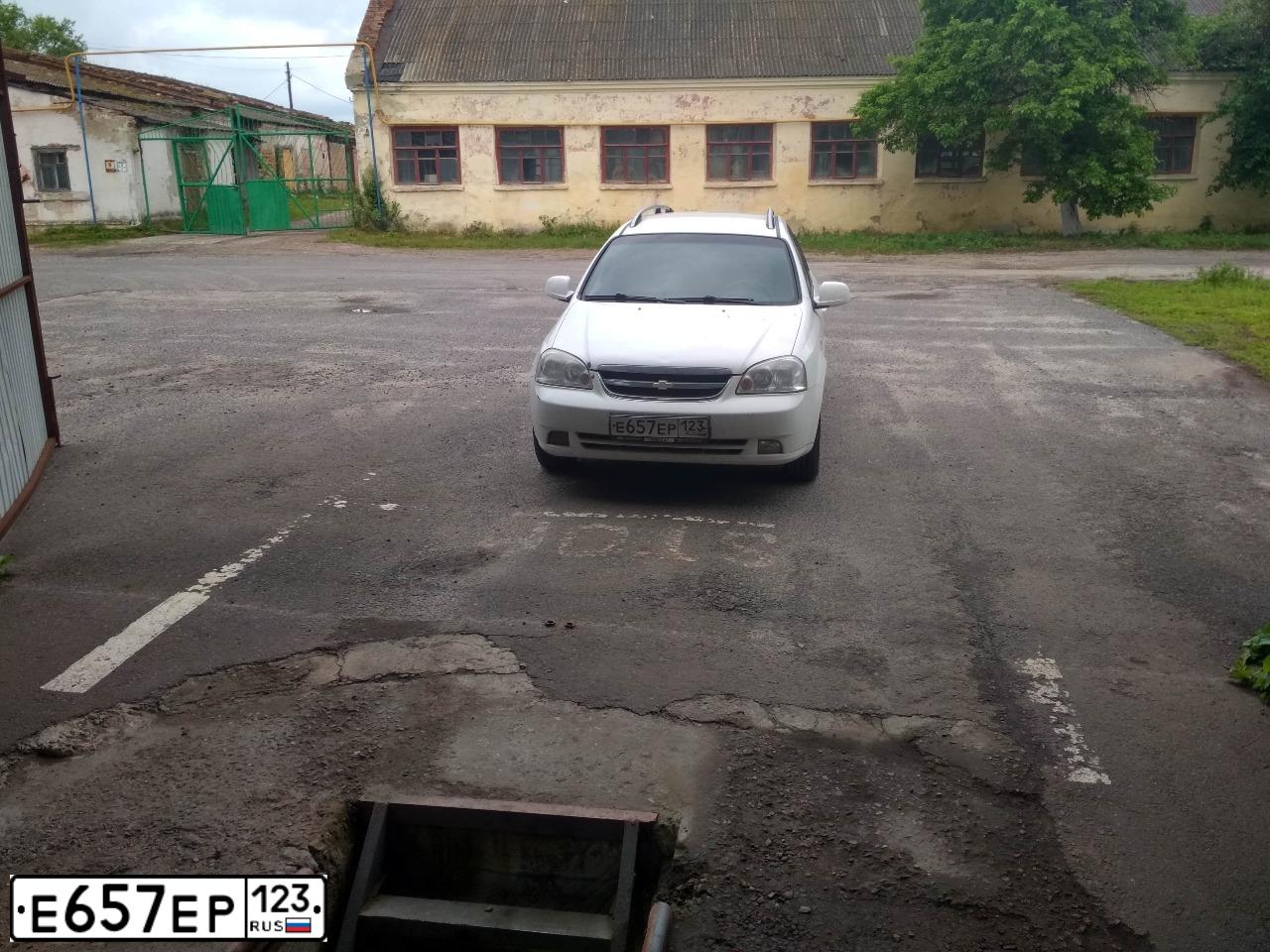 Фото автомобиля CHEVROLET T LACETTI, 2012 — госномер Х474СК31. Цвет: Белый
