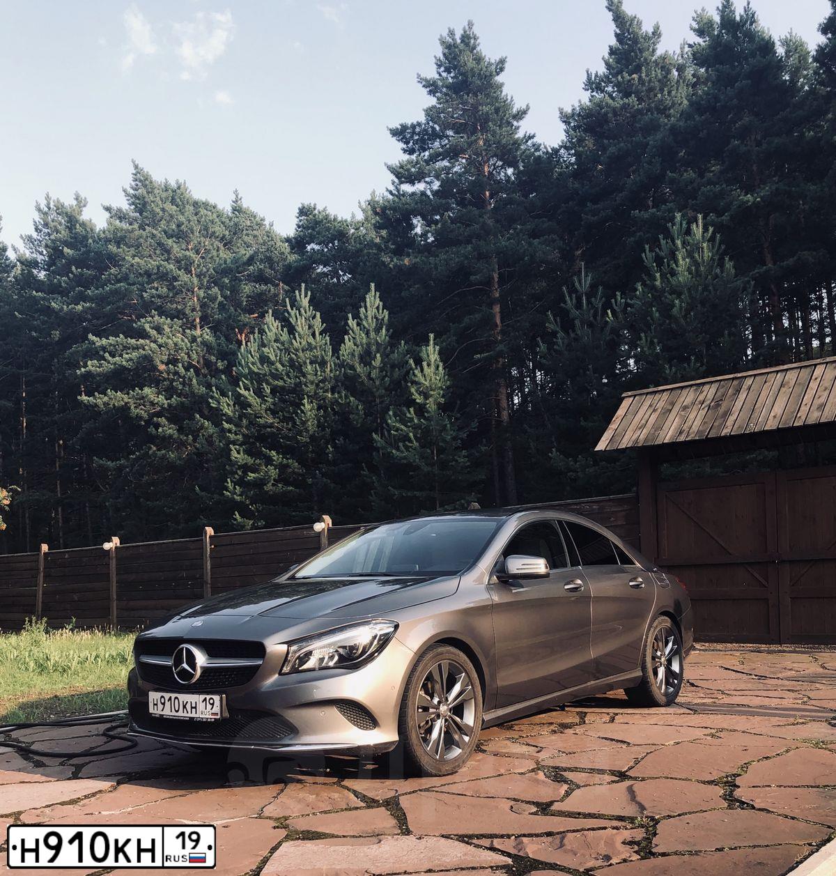 Фото автомобиля MERCEDES CLA-KLASSE, 2016 — госномер В001ОУ124. Цвет: Серый