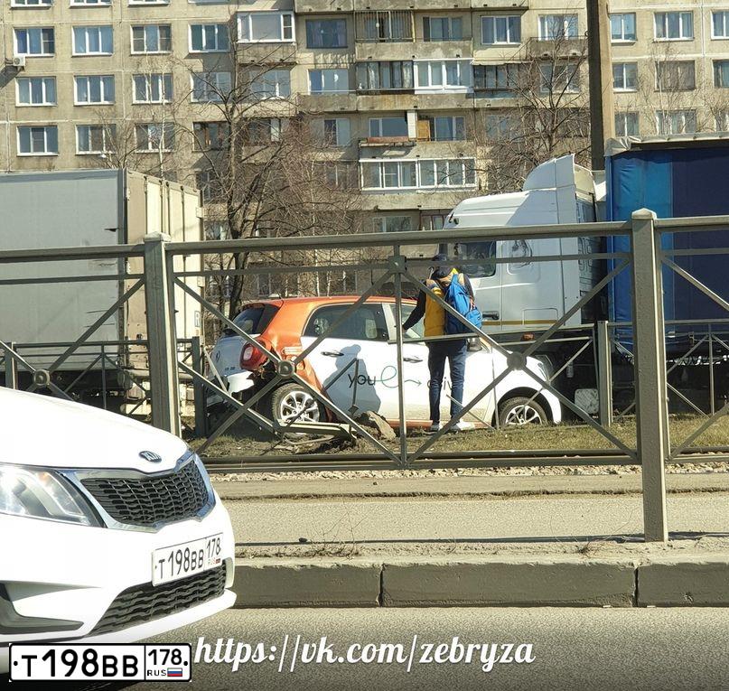 Фото автомобиля KIA RIO, 2014 — госномер Т198ВВ178. Цвет: Белый