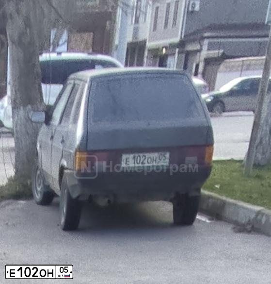 Фото автомобиля LADA 2109 SAMARA, 2001 — госномер Е102ОН05. Цвет: СЕРЕБРИСТЫЙ ТЕМНО-ФИОЛЕТ