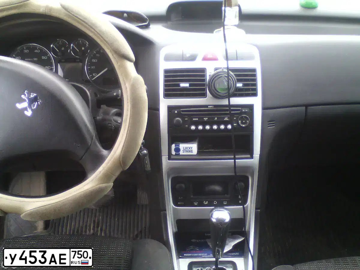 Фото автомобиля PEUGEOT 307, 2007 — госномер У453АЕ750. Цвет: ЗЕЛЕНЫЙ ТЕМНЫЙ