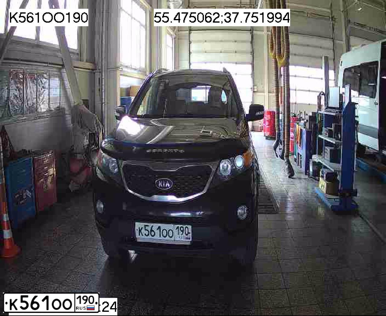 Фото автомобиля KIA SORENTO, 2011 — госномер К561ОО190. Цвет: ЧЕРНЫЙ