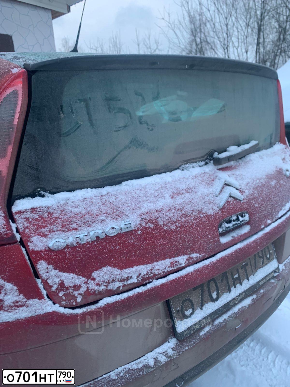 Фото автомобиля CITROEN C4, 2005 — госномер О701НТ790. Цвет: Красный