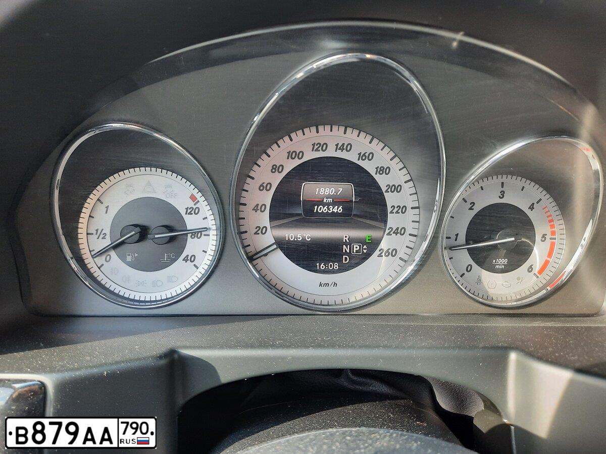Фото автомобиля CHEVROLET SPARK, 2008 — госномер В879АА790. Цвет: Красный