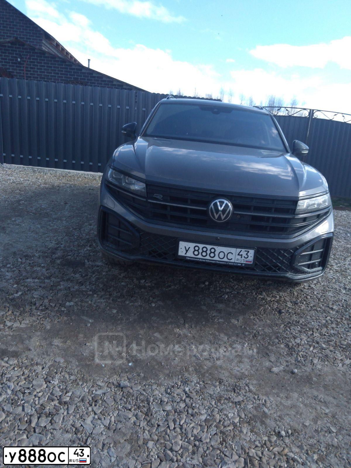Фото автомобиля GAZ 3308 SADKO, 2014 — госномер С142УВ43. Цвет: Темно-зеленый