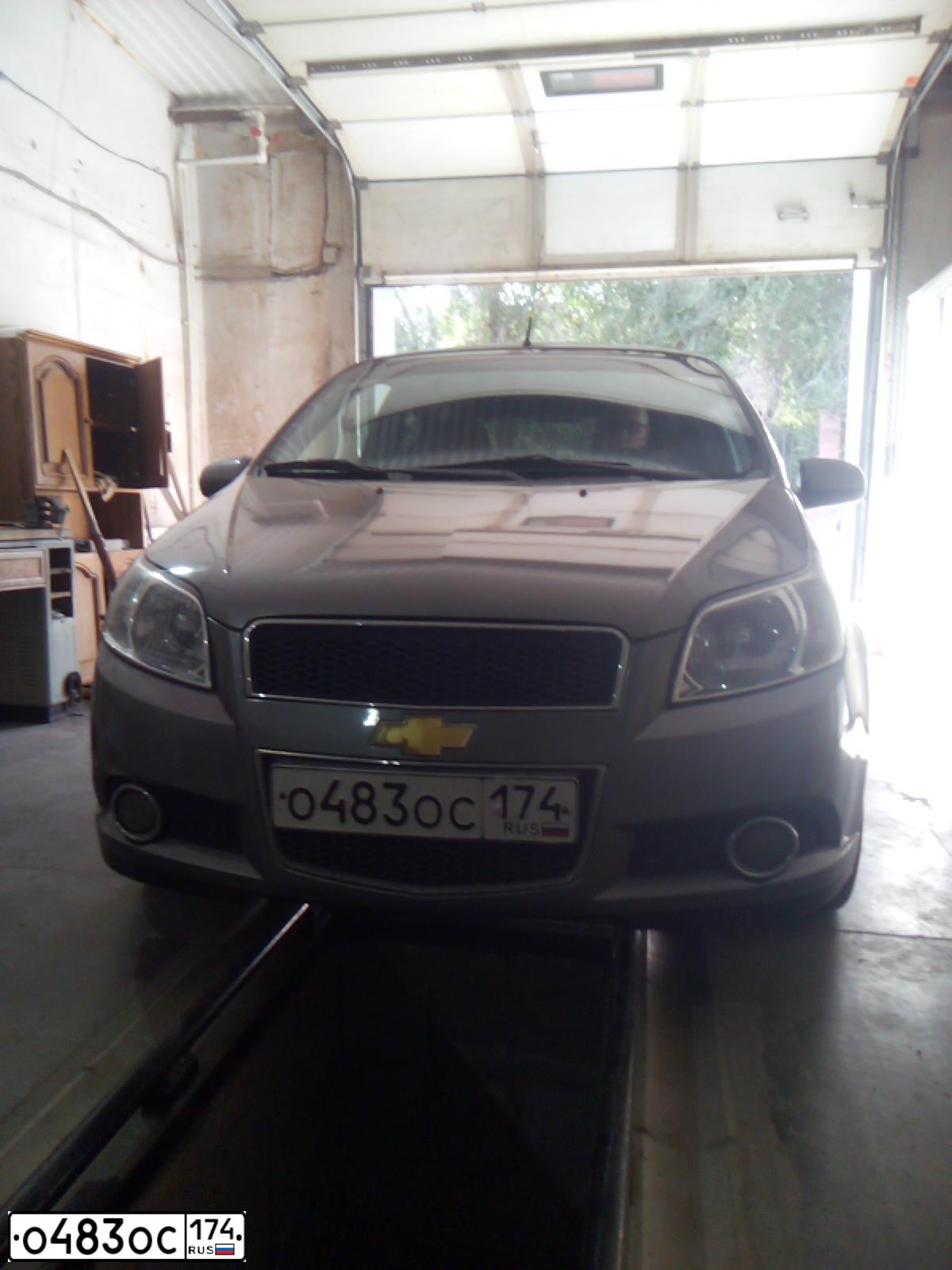 Фото автомобиля CHEVROLET AVEO, 2010 — госномер О483ОС174. Цвет: Серый