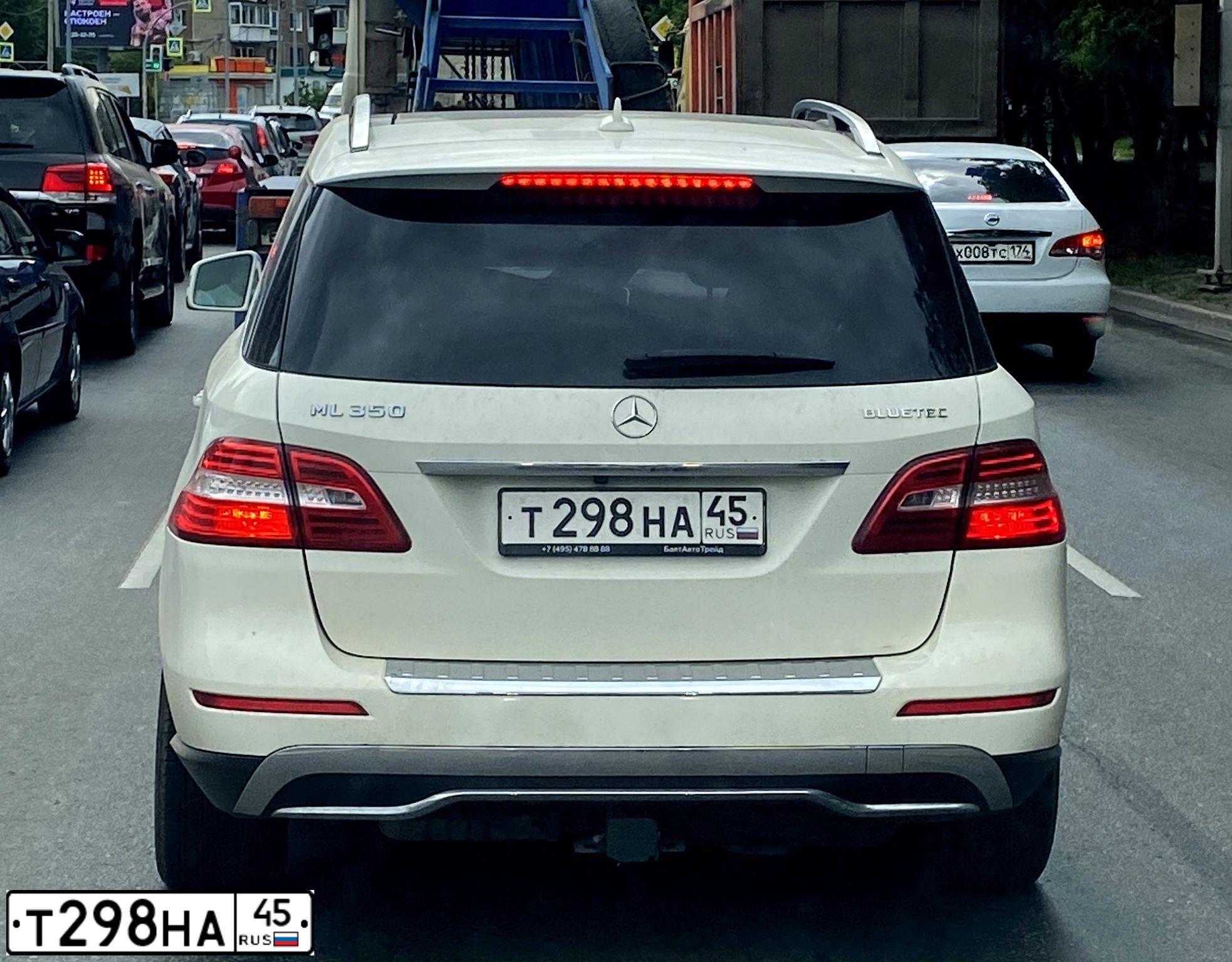 Фото автомобиля MERCEDES M-KLASSE, 2012 — госномер Т298НА45. Цвет: Белый