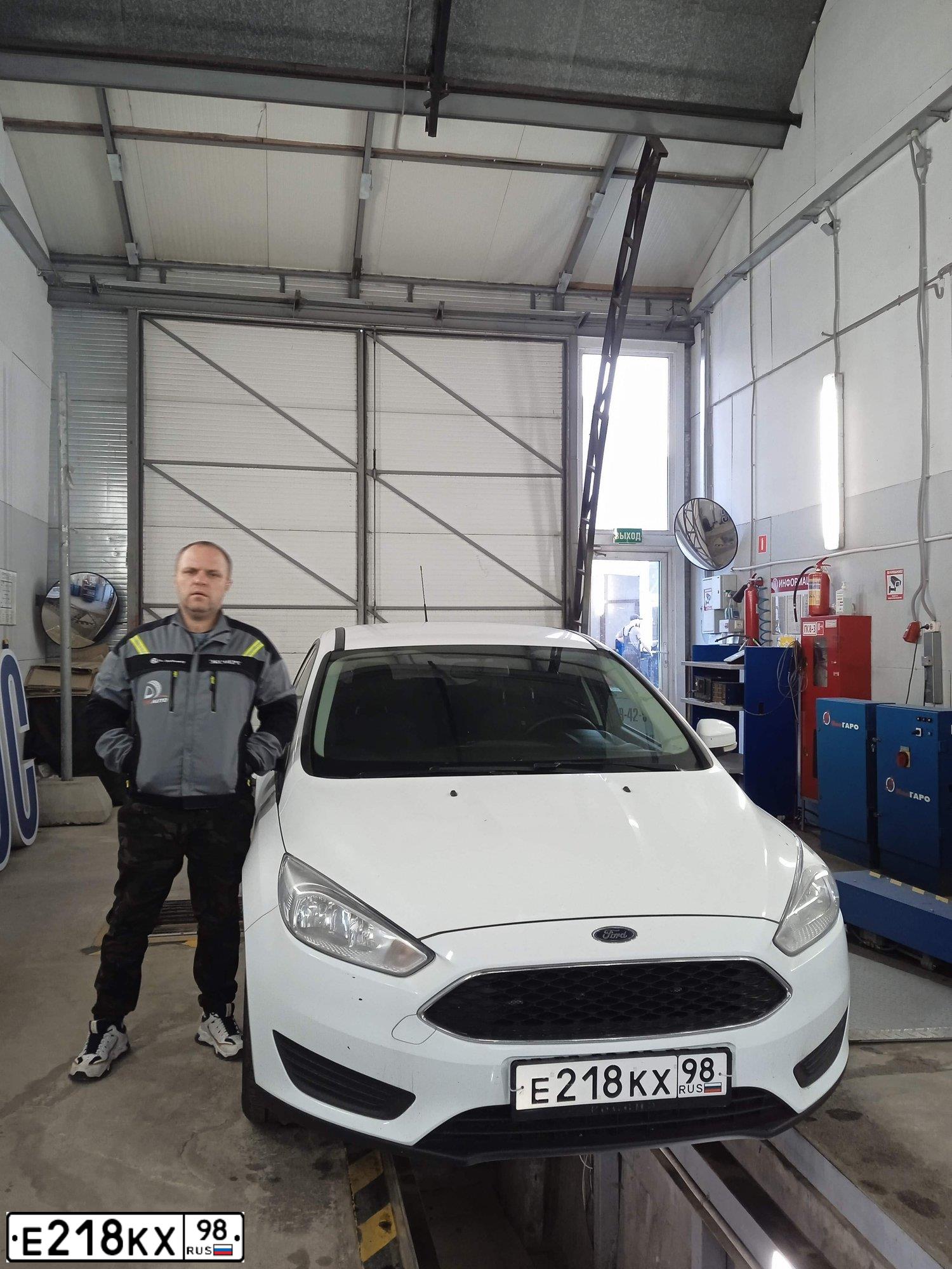 Фото автомобиля FORD FOCUS, 2016 — госномер В340УР178. Цвет: Белый