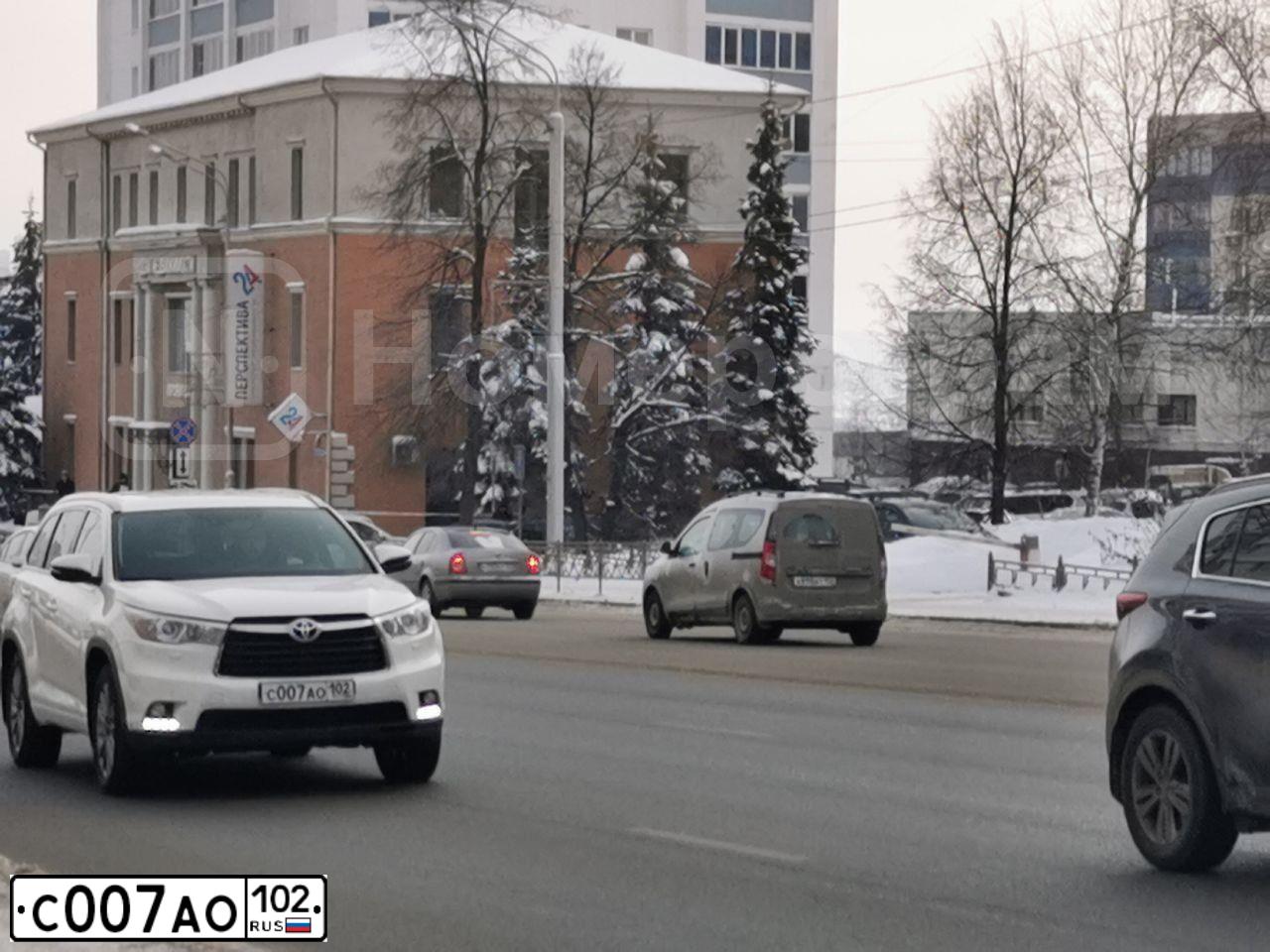 Фото автомобиля TOYOTA HIGHLANDER, 2014 — госномер С007АО102. Цвет: БЕЛЫЙ