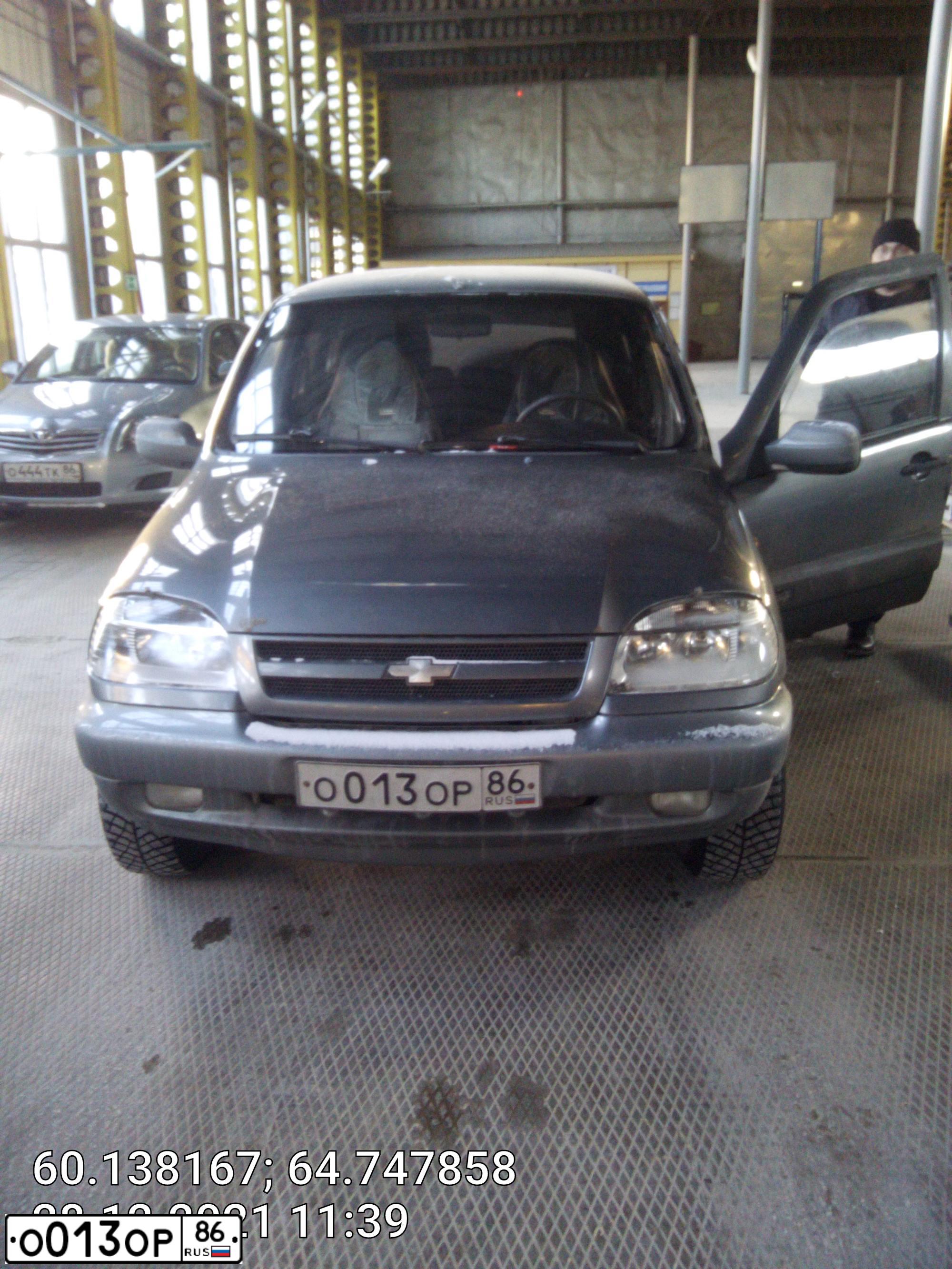 Фото автомобиля CHEVROLET NIVA, 2005 — госномер О013ОР86. Цвет: ТЕМНО-СЕРЫЙ МЕТАЛЛИК