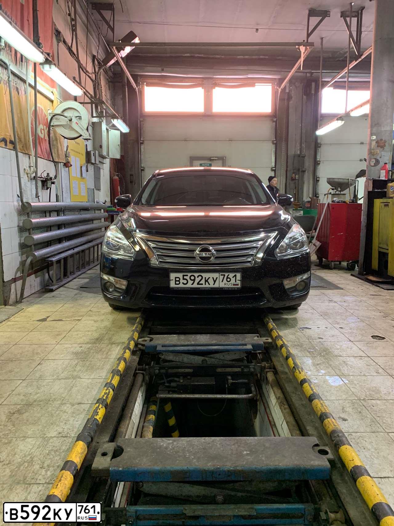 Фото автомобиля NISSAN TEANA, 2014 — госномер К676КН154. Цвет: ЧЕРНЫЙ